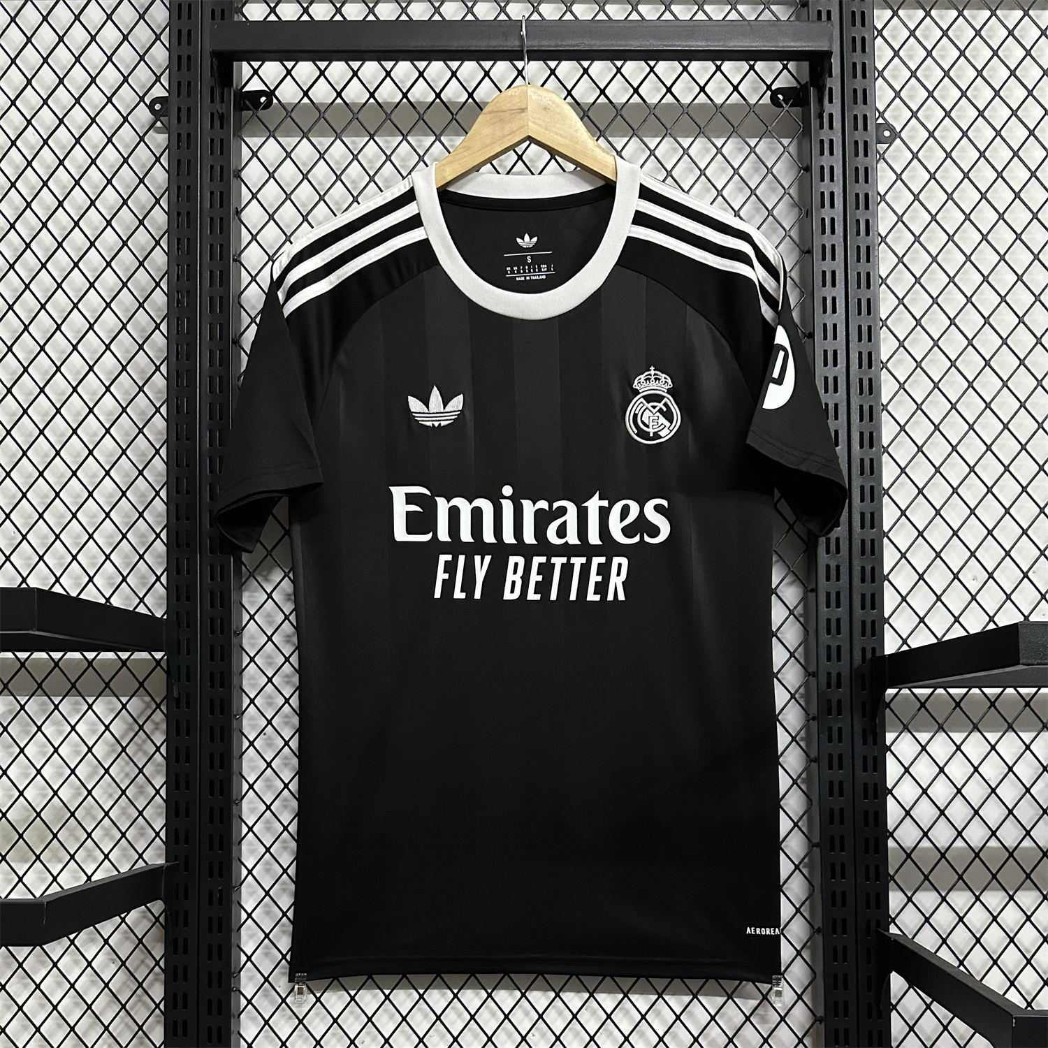 AlphaJersey-Real Madrid 25-26 Black Terrace Goalkeeper Jersey - Fans Version