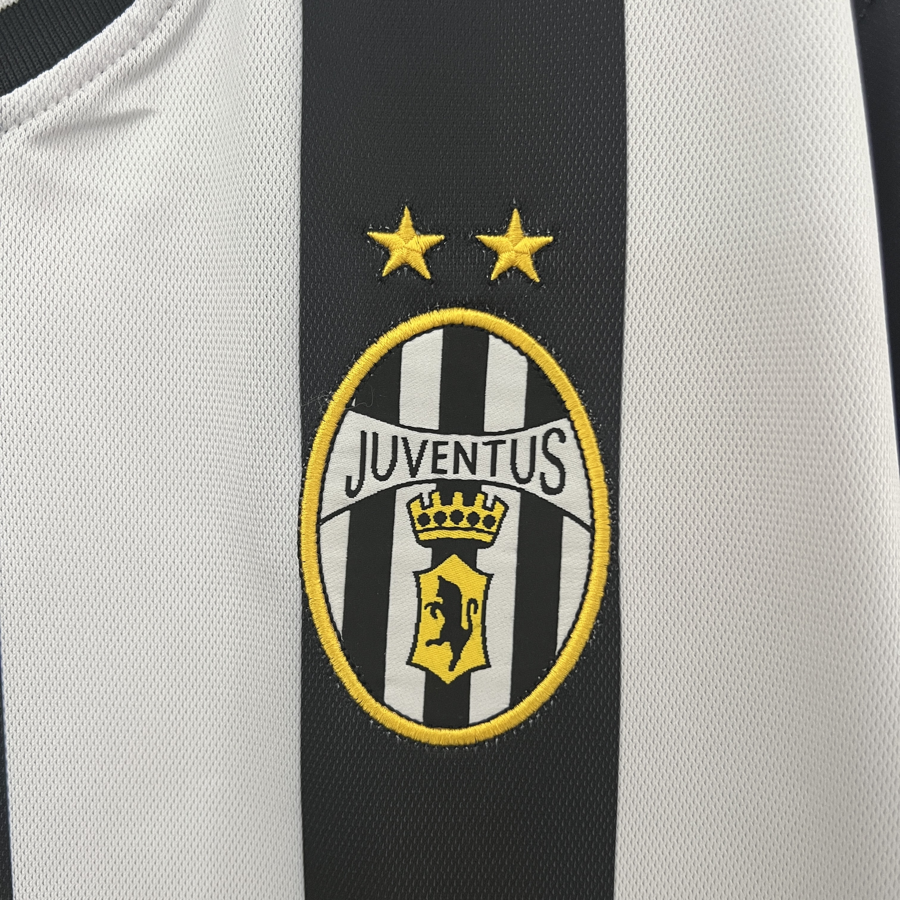 AlphaJersey-Retro Juventus 2001-02 Home Stadium Jersey
