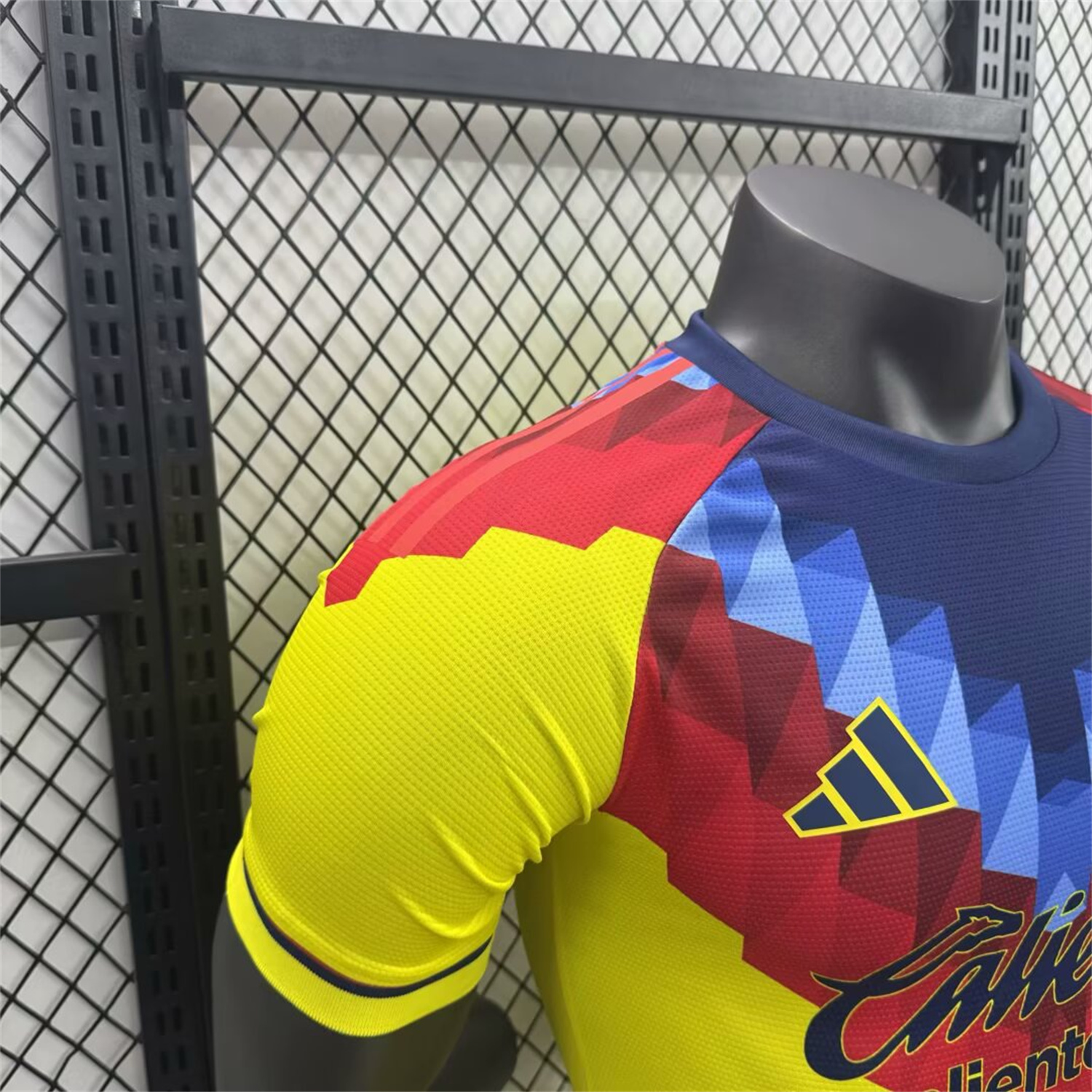 AlphaJersey-Club América 25-26 Blue and Red V-Shaped Camouflage Yellow Jersey - Player Version