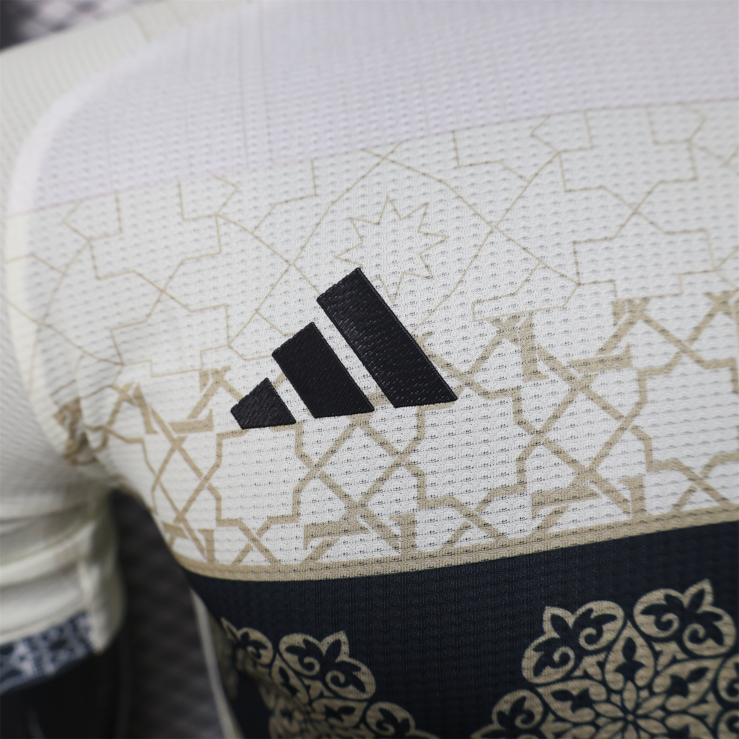 AlphaJersey-Algeria 25-26 Light Yellow with Black Classical Pattern Jersey - Player Version