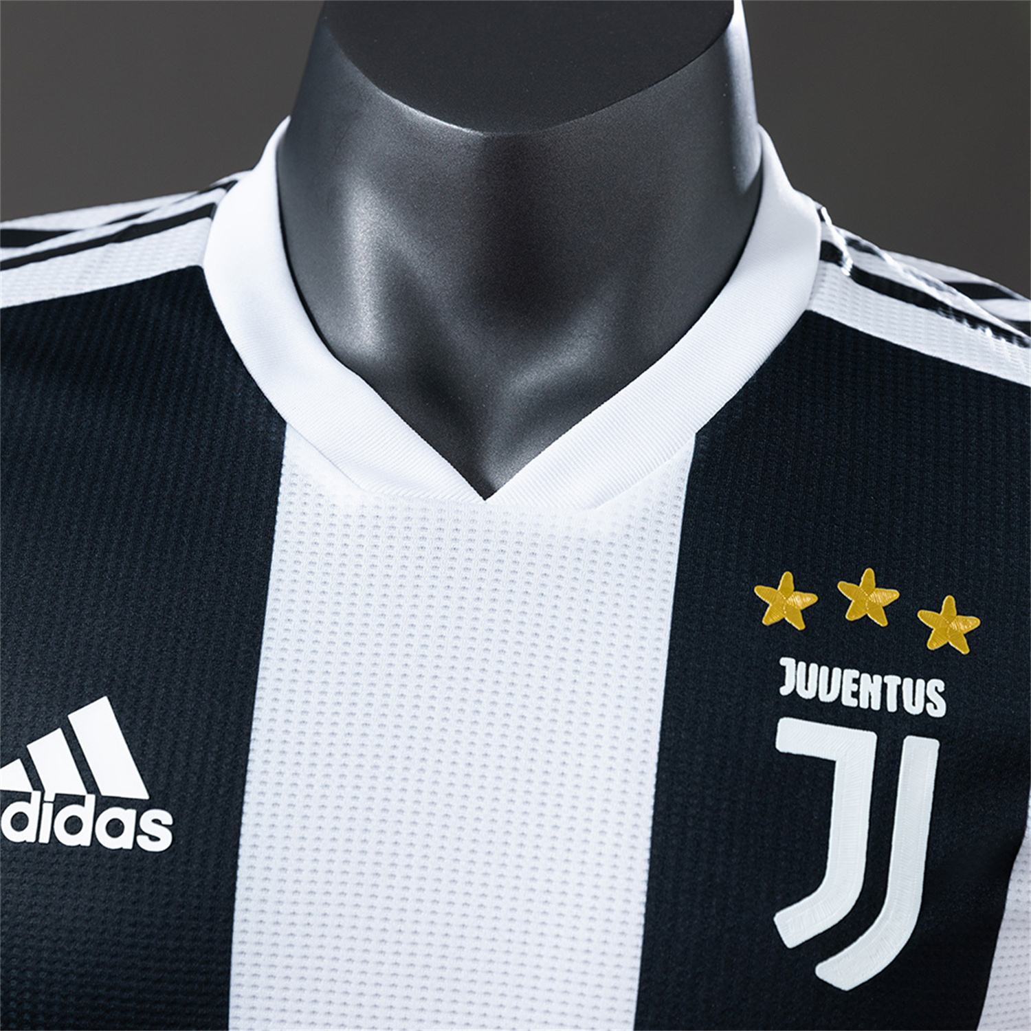 AlphaJersey-Retro Juventus 2018-19 Home Jersey - Player Version