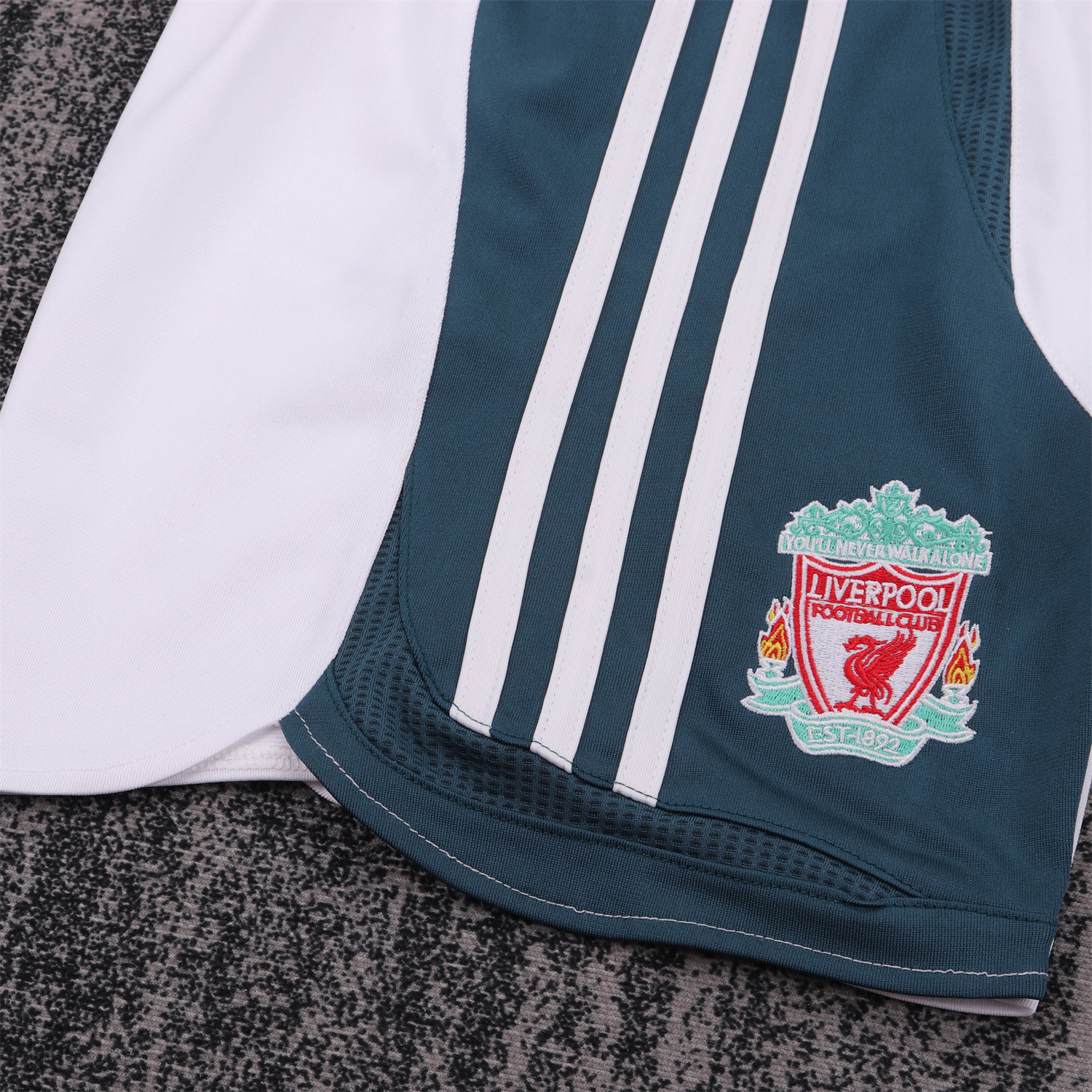 AlphaJersey-Retro Liver.pool 2006-08 Away Kids Kit