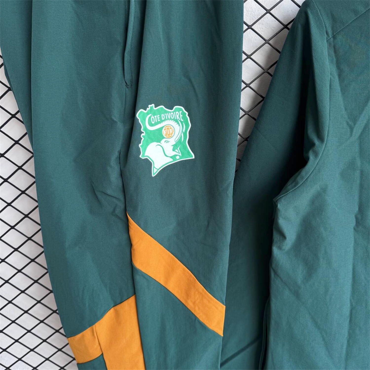 AlphaJersey-Ivory Coast 2026 Windbreaker Training Set - Green With Orange Top and Pants