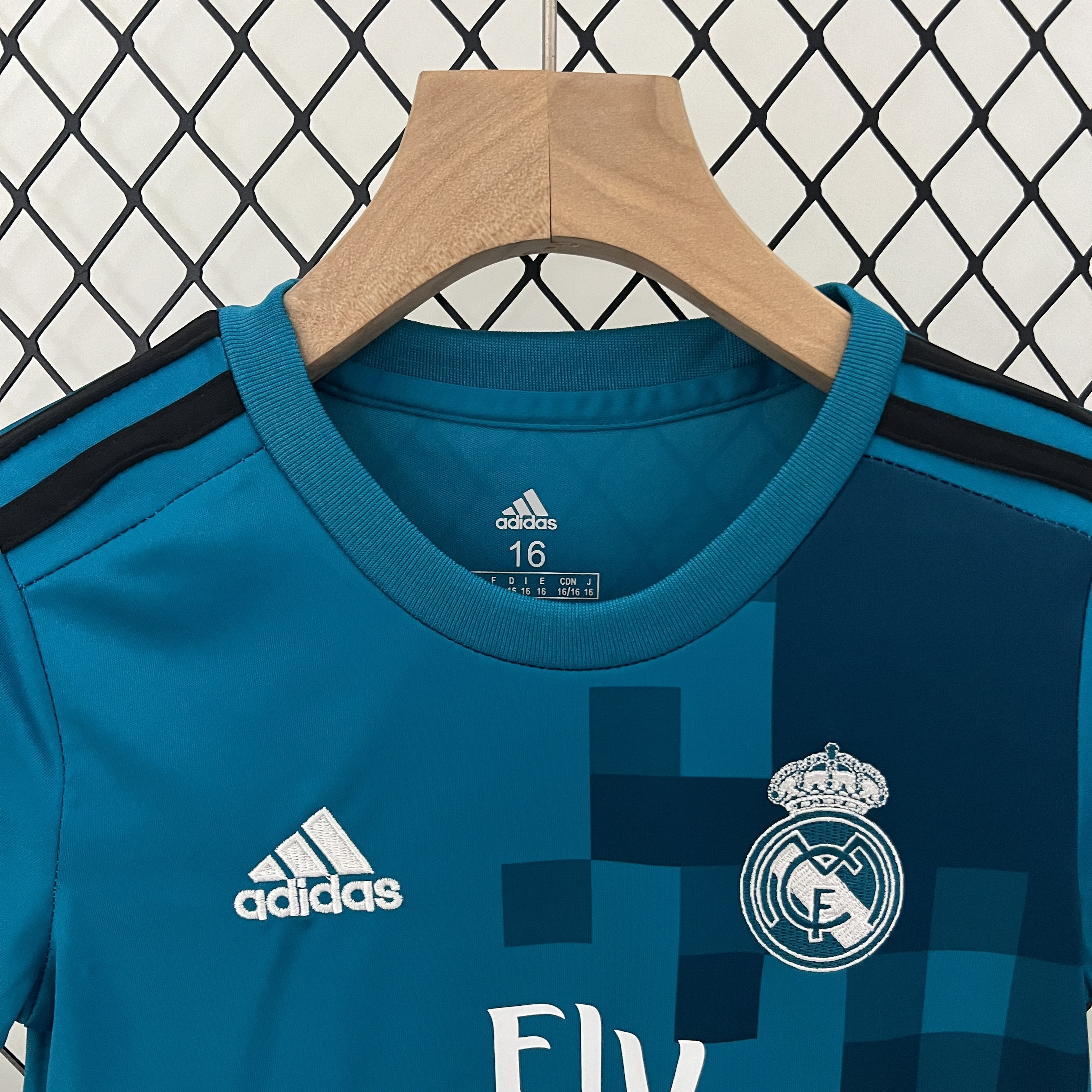 AlphaJersey-Retro Real Madrid 17-18 Third Kids Kit