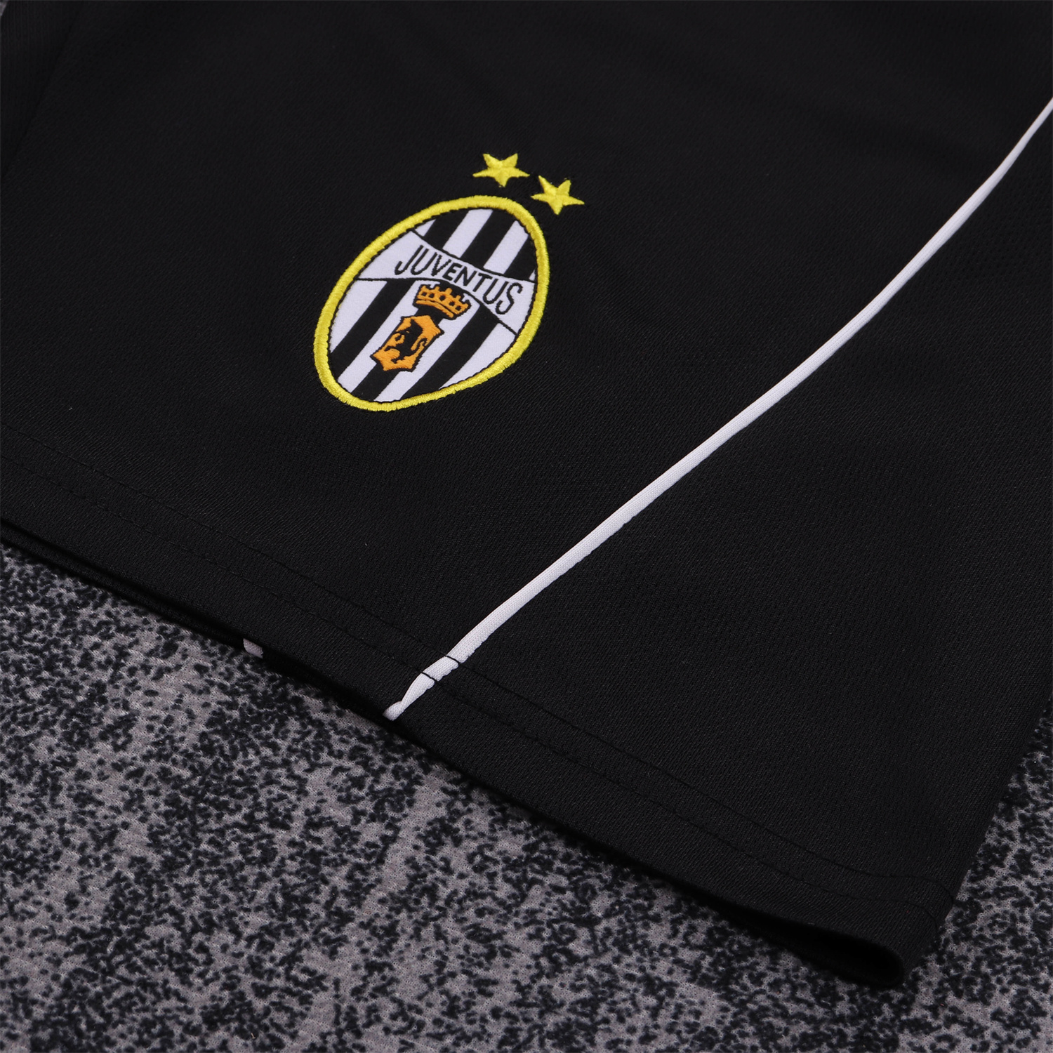 AlphaJersey-Retro Juventus 2002-03 Home Kids Kit