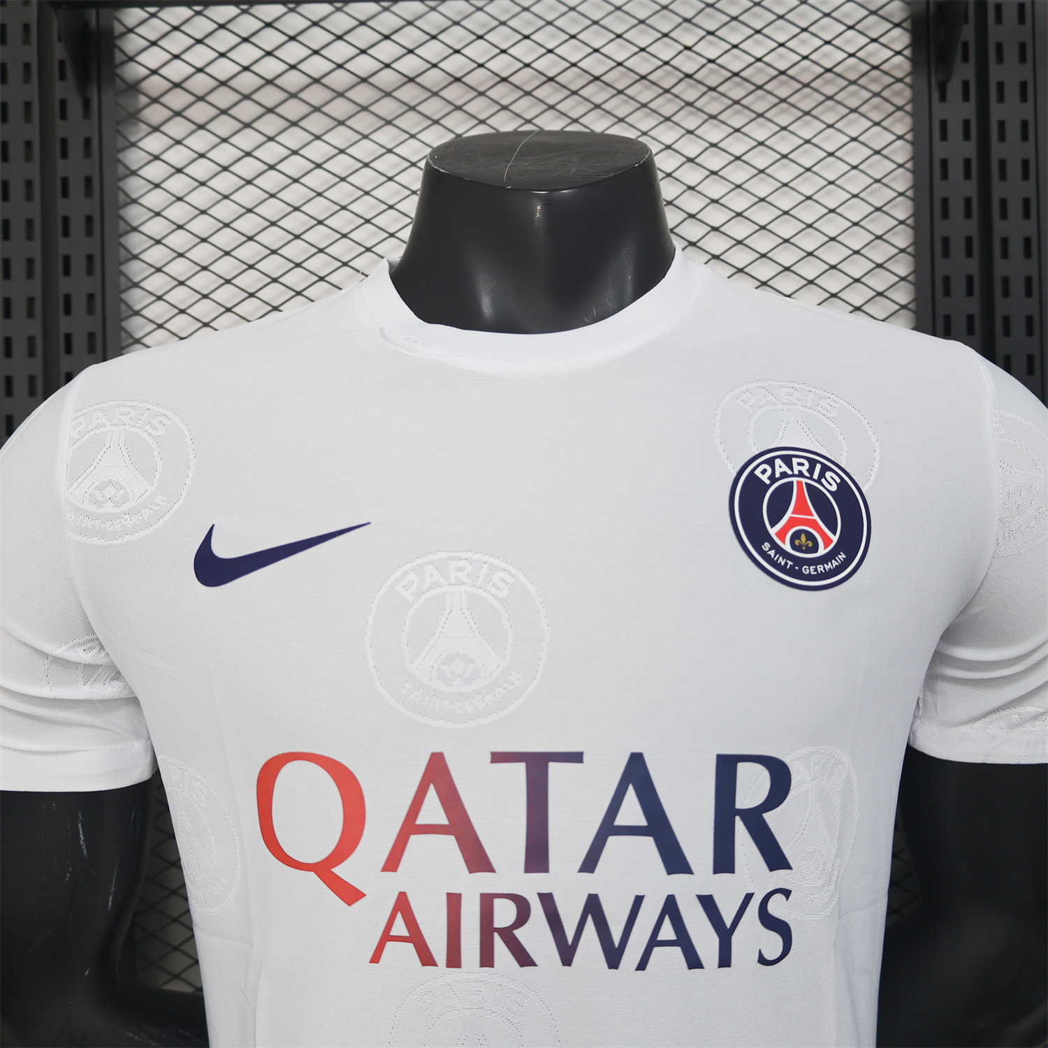 AlphaJersey-Paris Saint-Germain PSG 25-26 White Jersey with Team Logo Decoration and Gradient Advertising - Player Version
