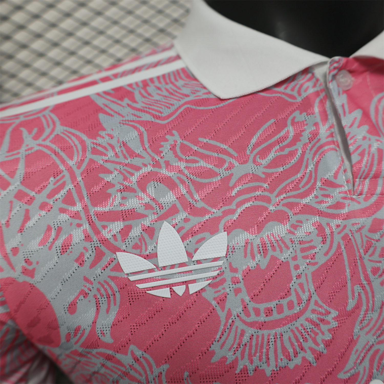 AlphaJersey-Real Madrid 25-26 Pink and White Gradient Chinese and Western Style Dragon Jersey - Player Version
