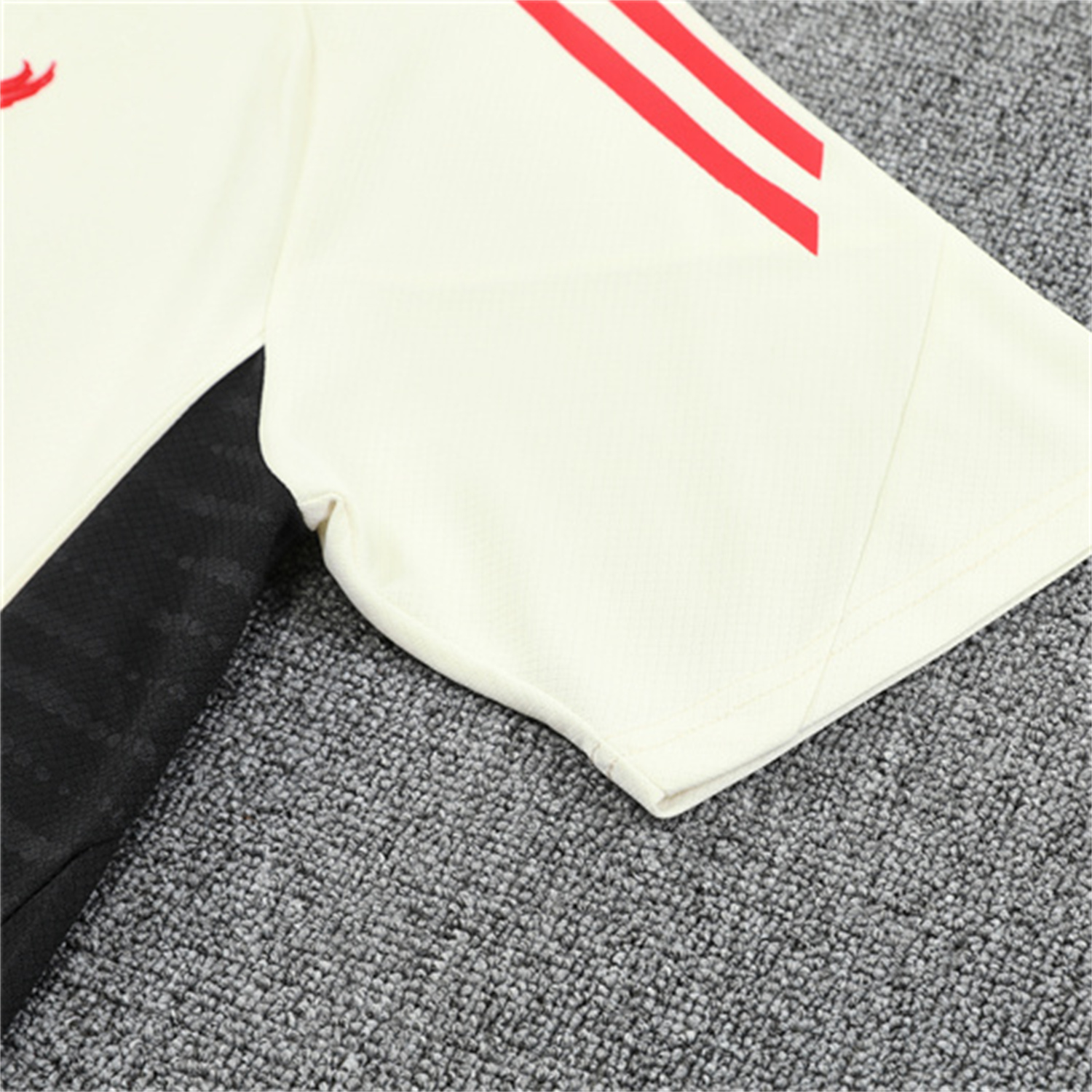 AlphaJersey-Liver.pool 25-26 Kids Short-Sleeve Training Set Off White Top & Black Shorts