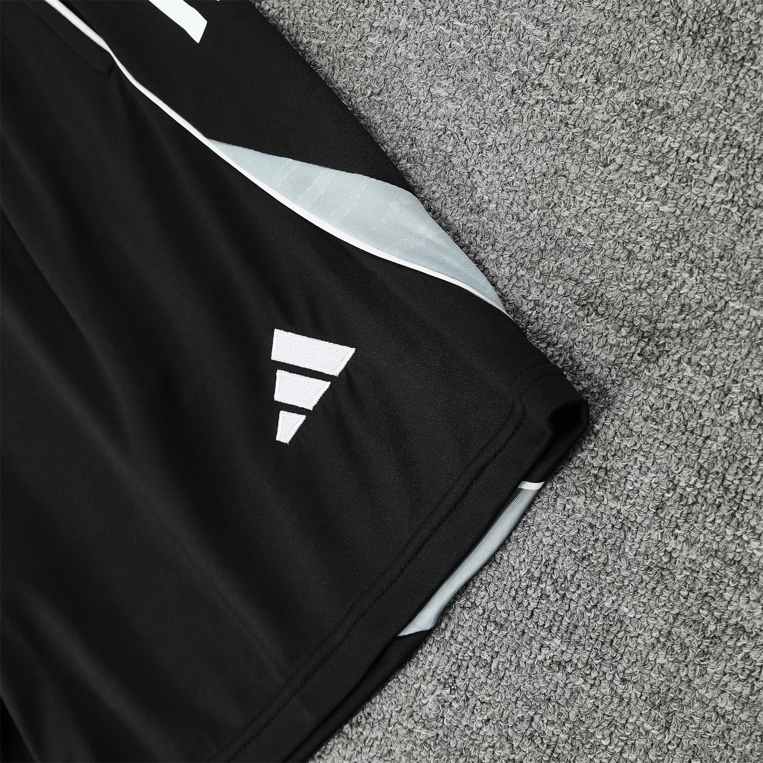 AlphaJersey-Real Madrid 25-26 Short-Sleeve Training Set - Blue Purple Curve Pattern Top & Black Shorts