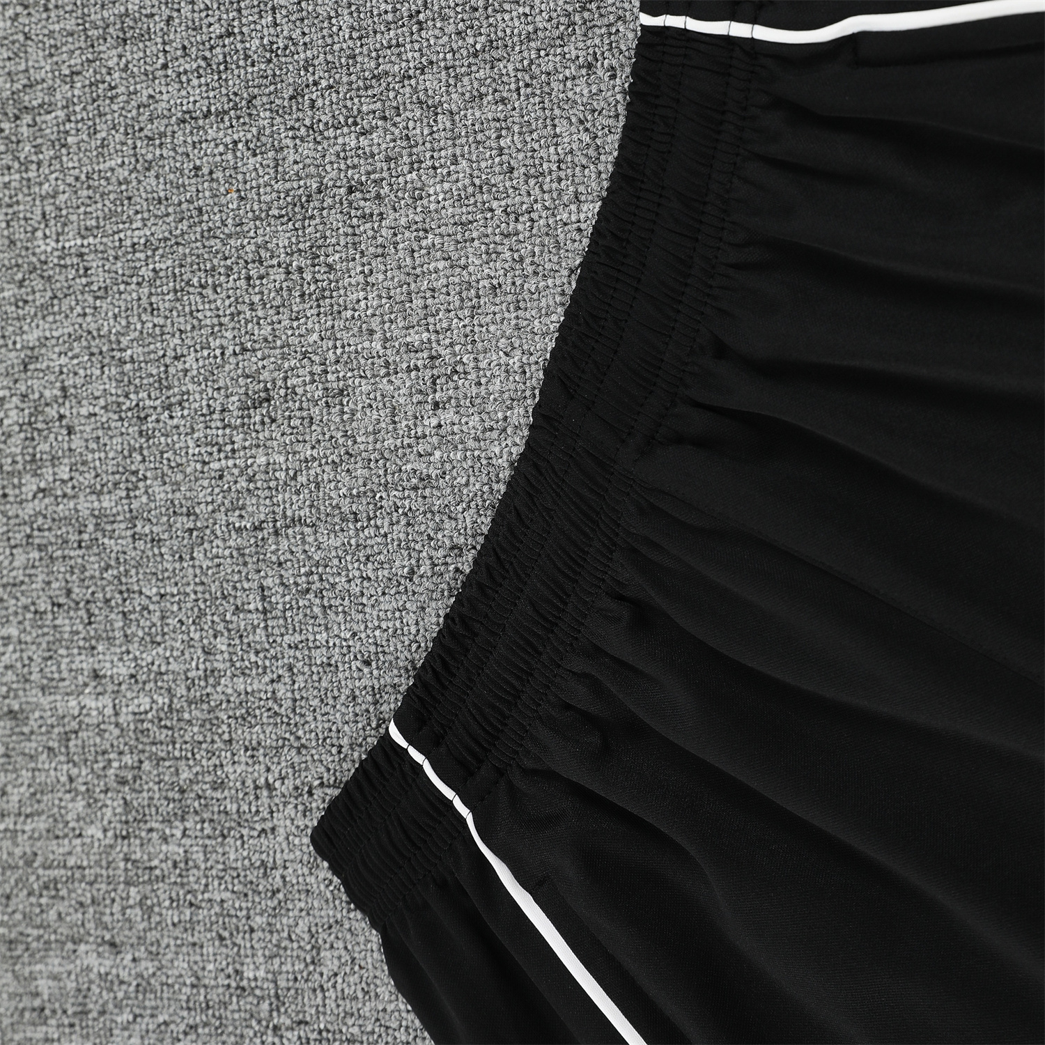 AlphaJersey-Real Madrid 25-26 Vest Training Set - Grey And White Vest & Black Shorts