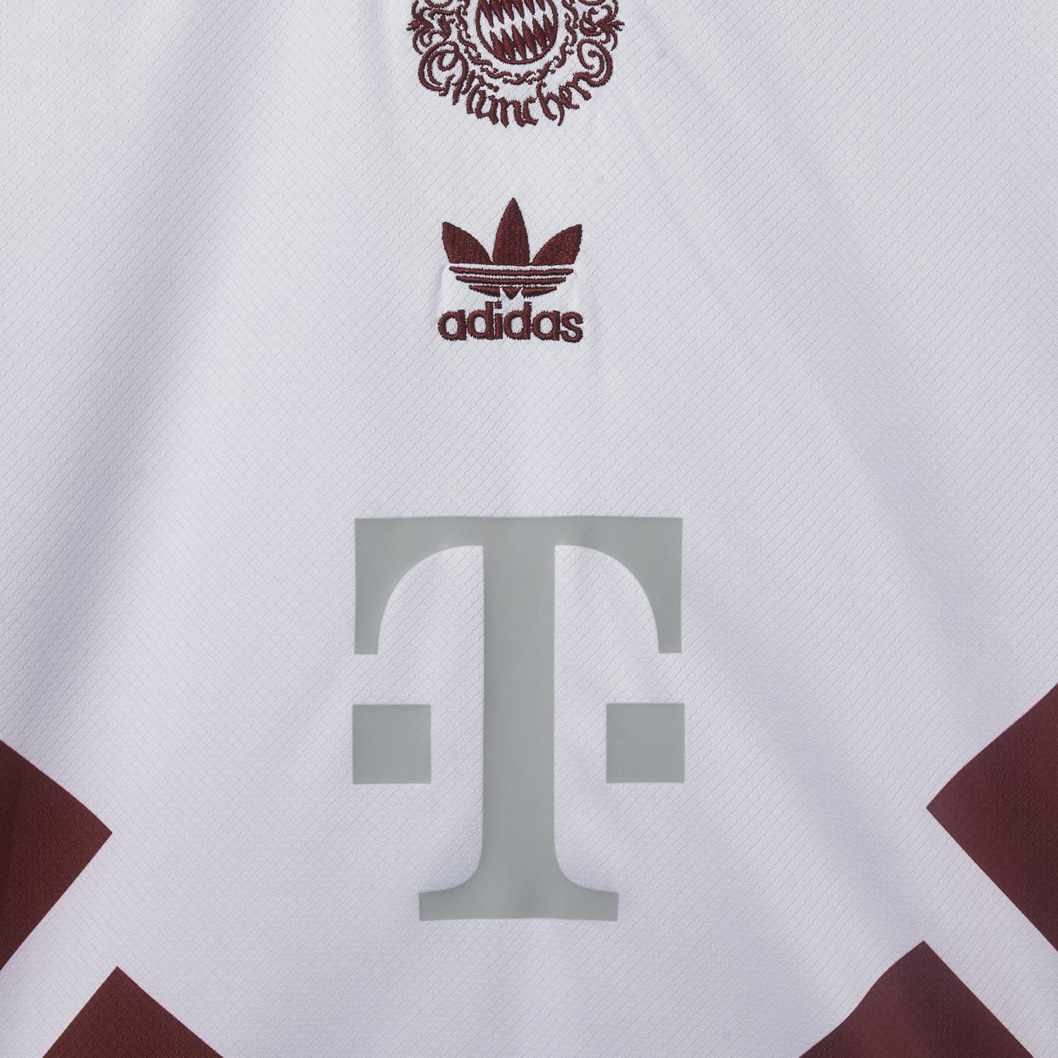 AlphaJersey-Bayern Munich 25-26 Throwback Trefoil Red Stripe White Special Jersey - Fans Version