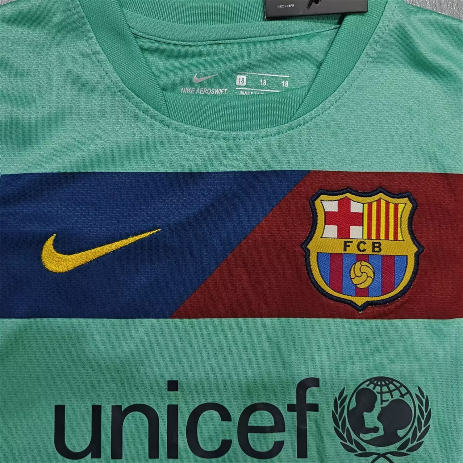 AlphaJersey-Retro Barcelona 2010-11 Away Kids Kit