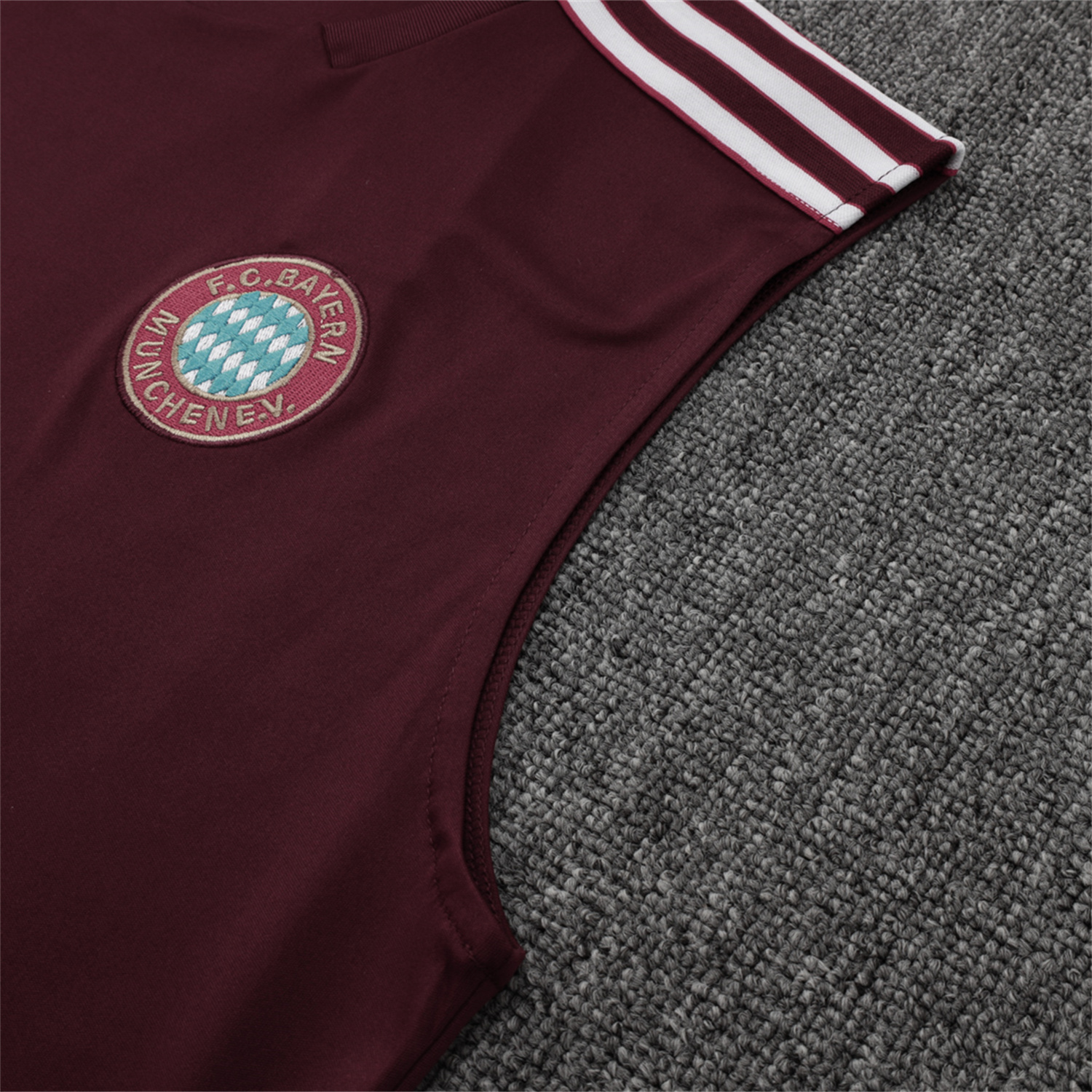 AlphaJersey-Bayern Munich 25-26 Throwback Trefoil Vest Training Set - Deep Red