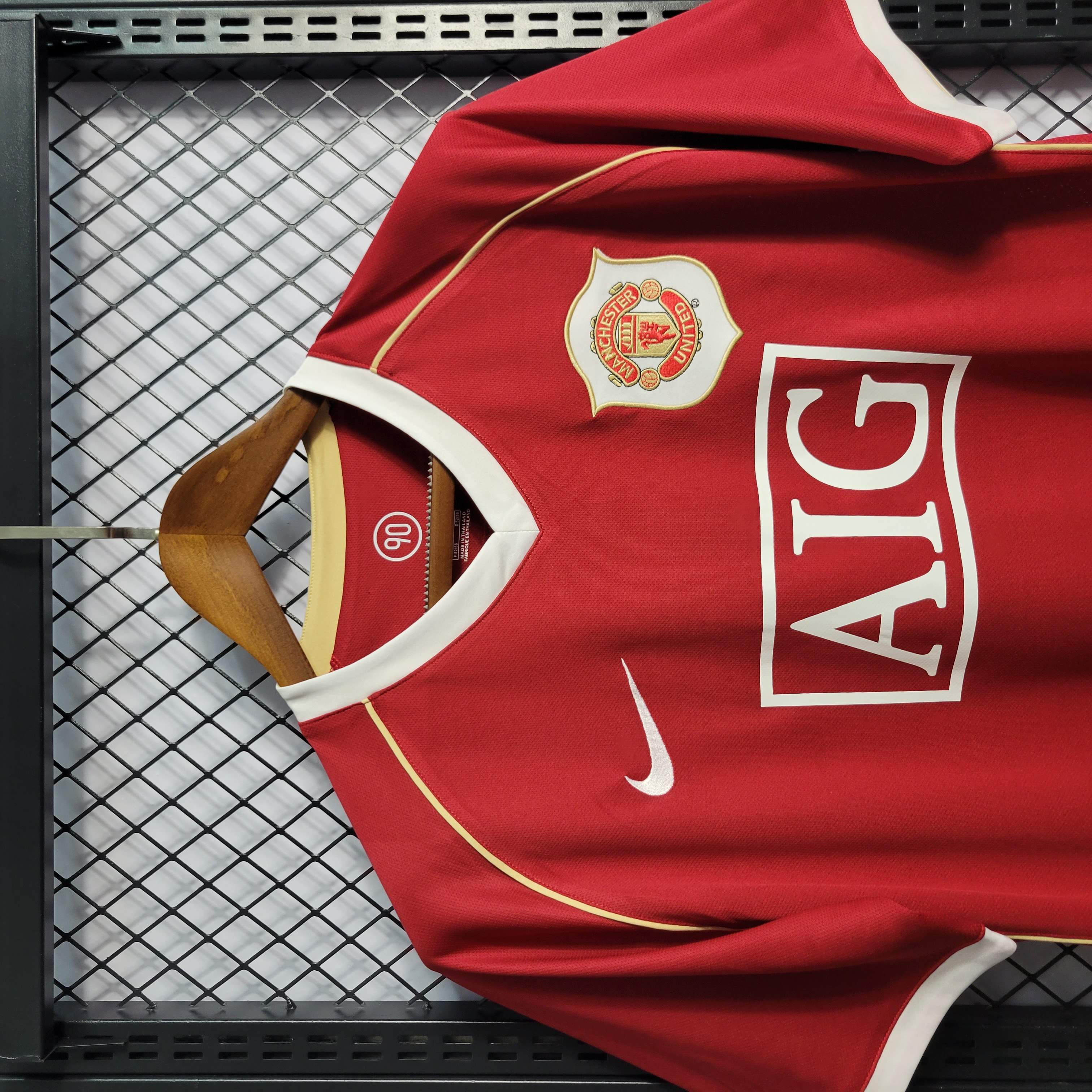 AlphaJersey-Retro Manchester United 06-07 Home Jersey