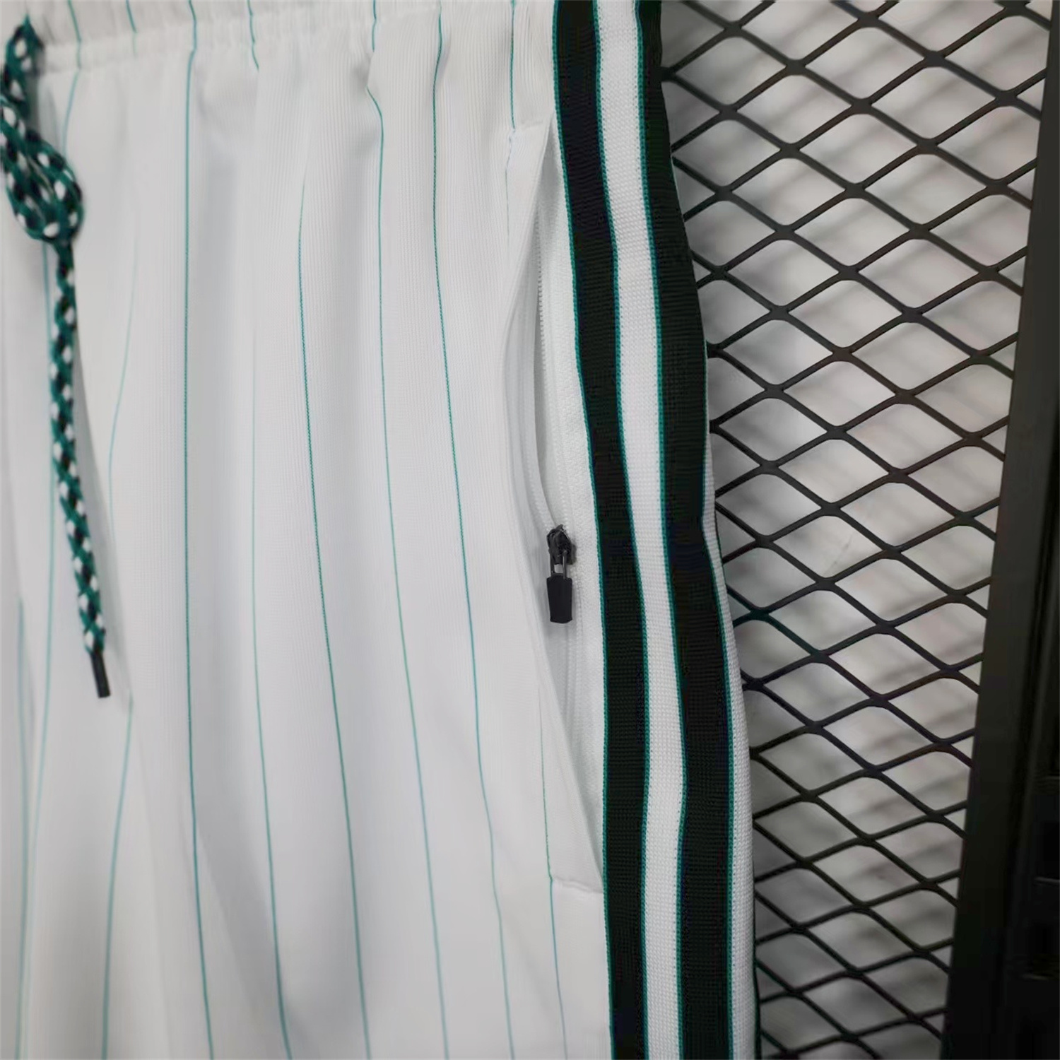 AlphaJersey-Liver.pool 25-26 Trefoil White Travel Shorts - Player Version