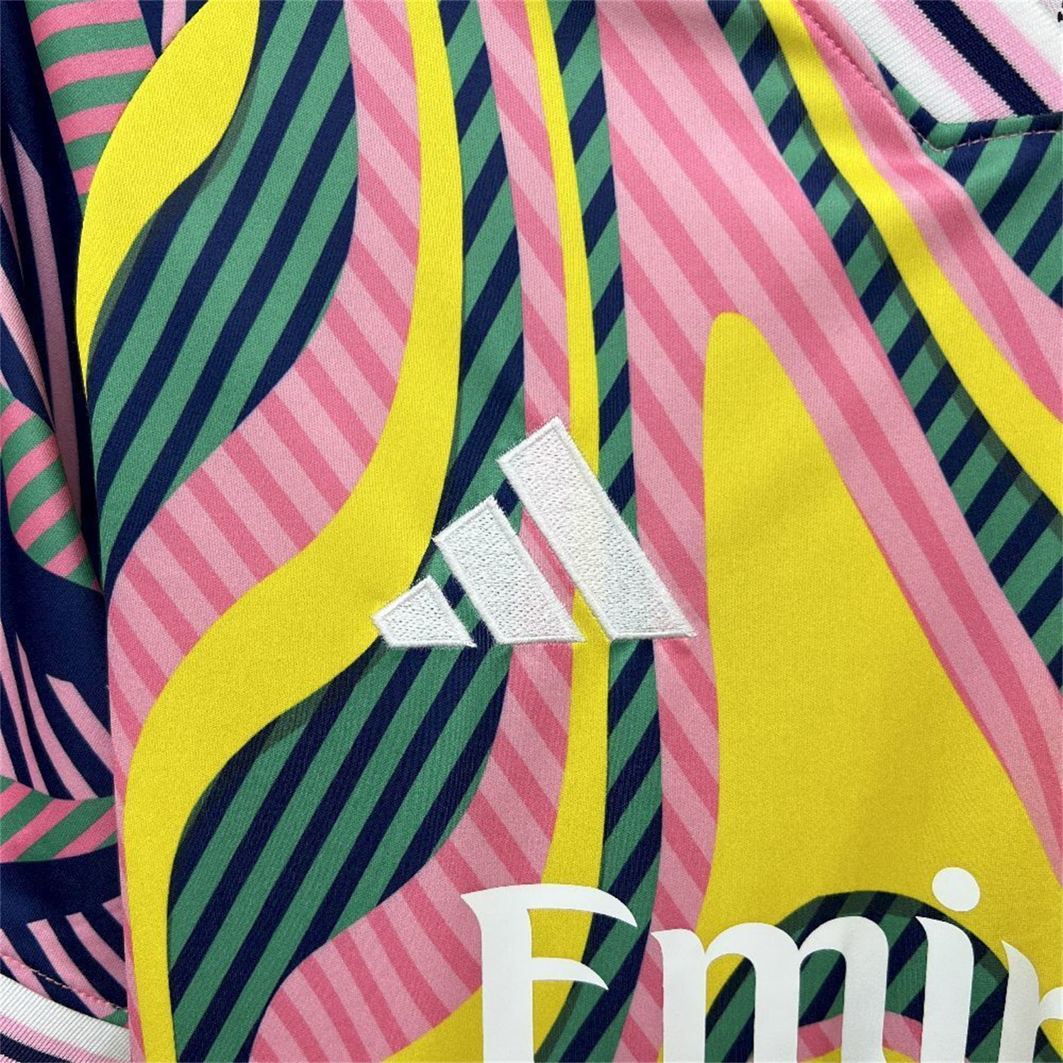 AlphaJersey-Real Madrid 25-26 Iridescent Colors Pre-Match Training Jersey - Fans Version