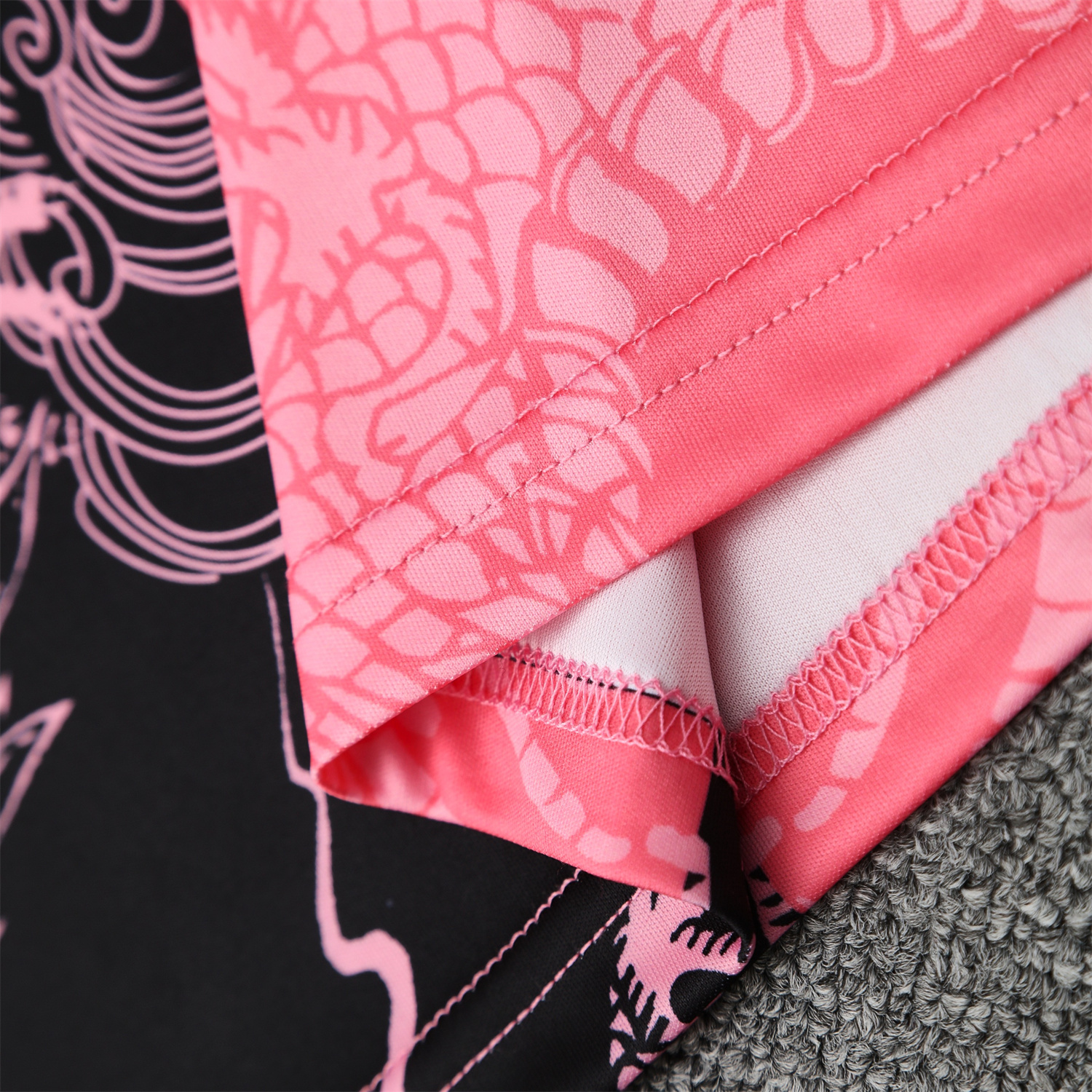 AlphaJersey-Real Madrid 25-26 Vest Training Set - Pink-Black Dragon Vest & Black-White Shorts