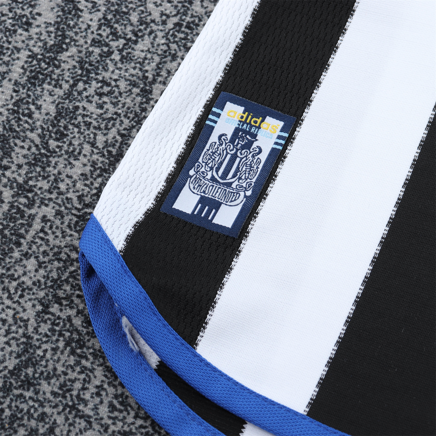 AlphaJersey-Retro Newcastle United 1999-00 Home Kids Kit