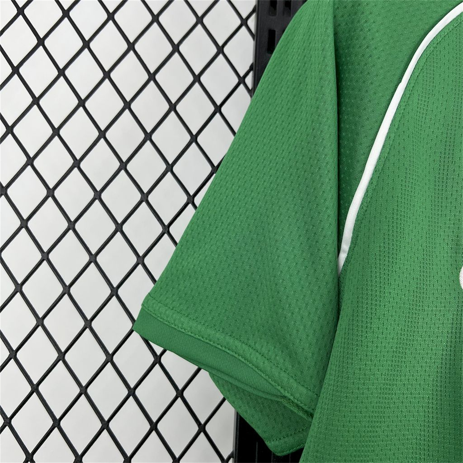 AlphaJersey-Retro Manchester United 2007-08 Green Goalkeeper Jersey