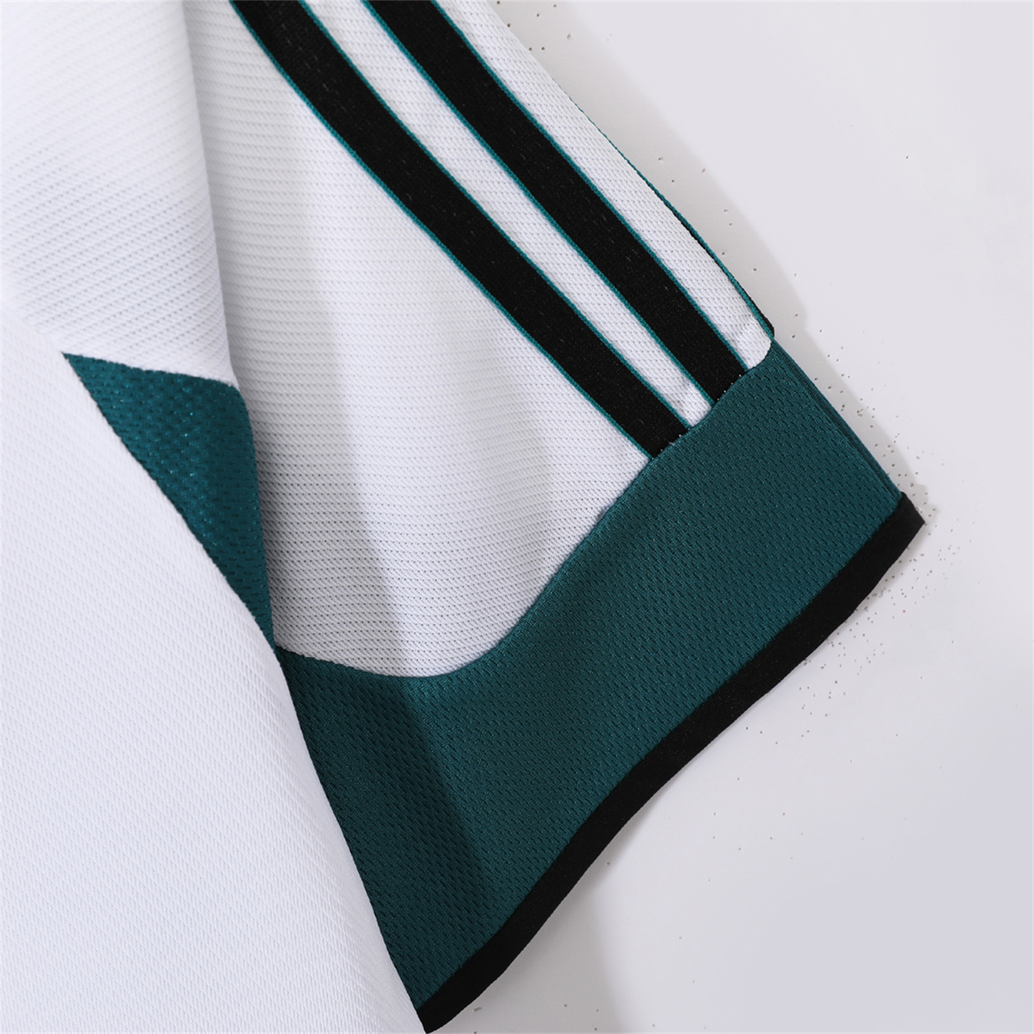 AlphaJersey-Retro Newcastle United 1999-00 Away Jersey