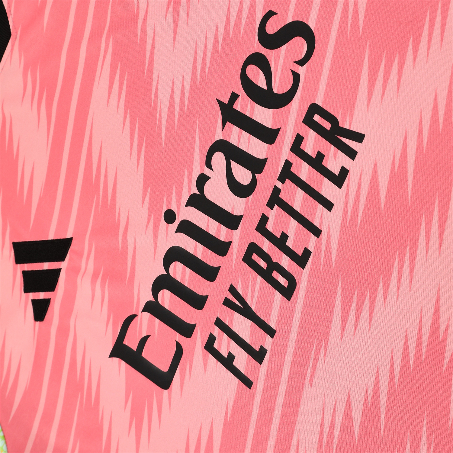 AlphaJersey-Real Madrid 25-26 Short-Sleeve Training Set - Pink Arrow Pattern Top & Black Shorts
