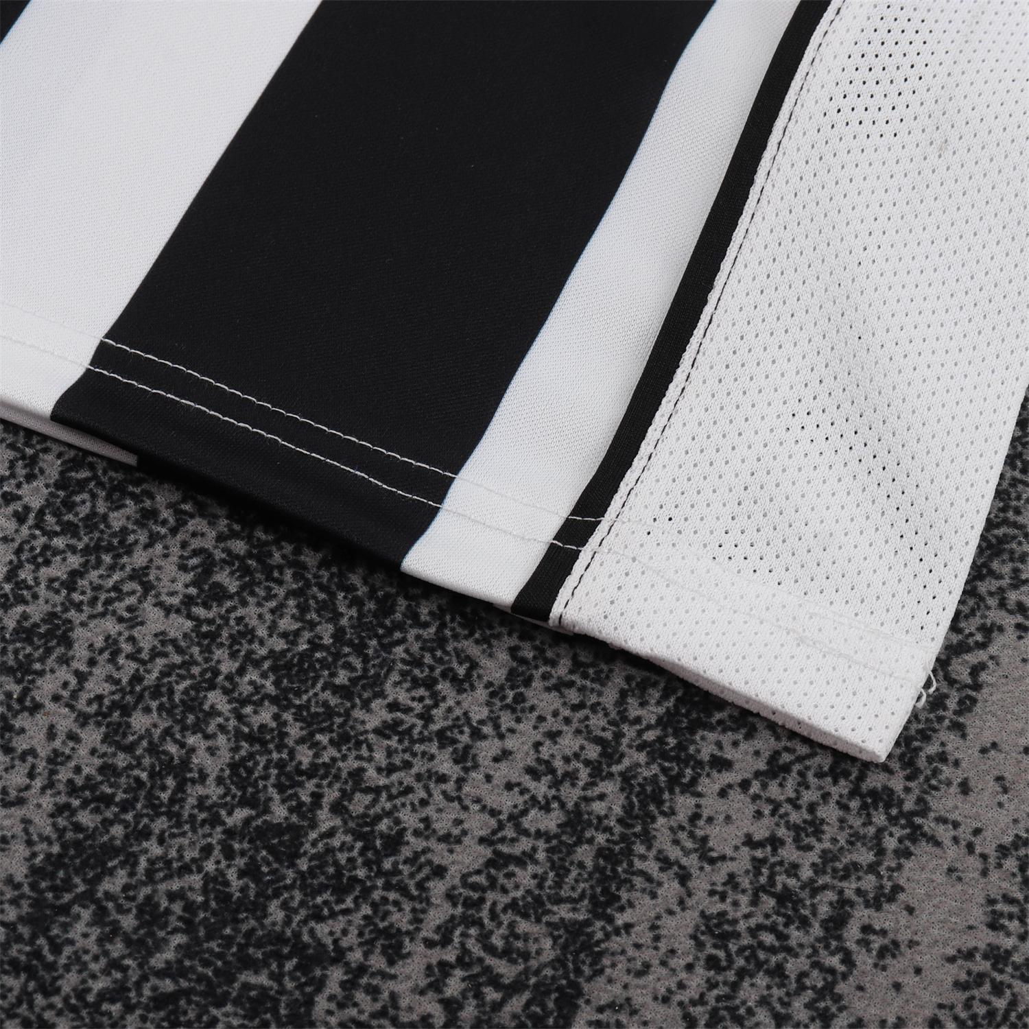 AlphaJersey-Retro Juventus 2004-05 Home Kids Kit