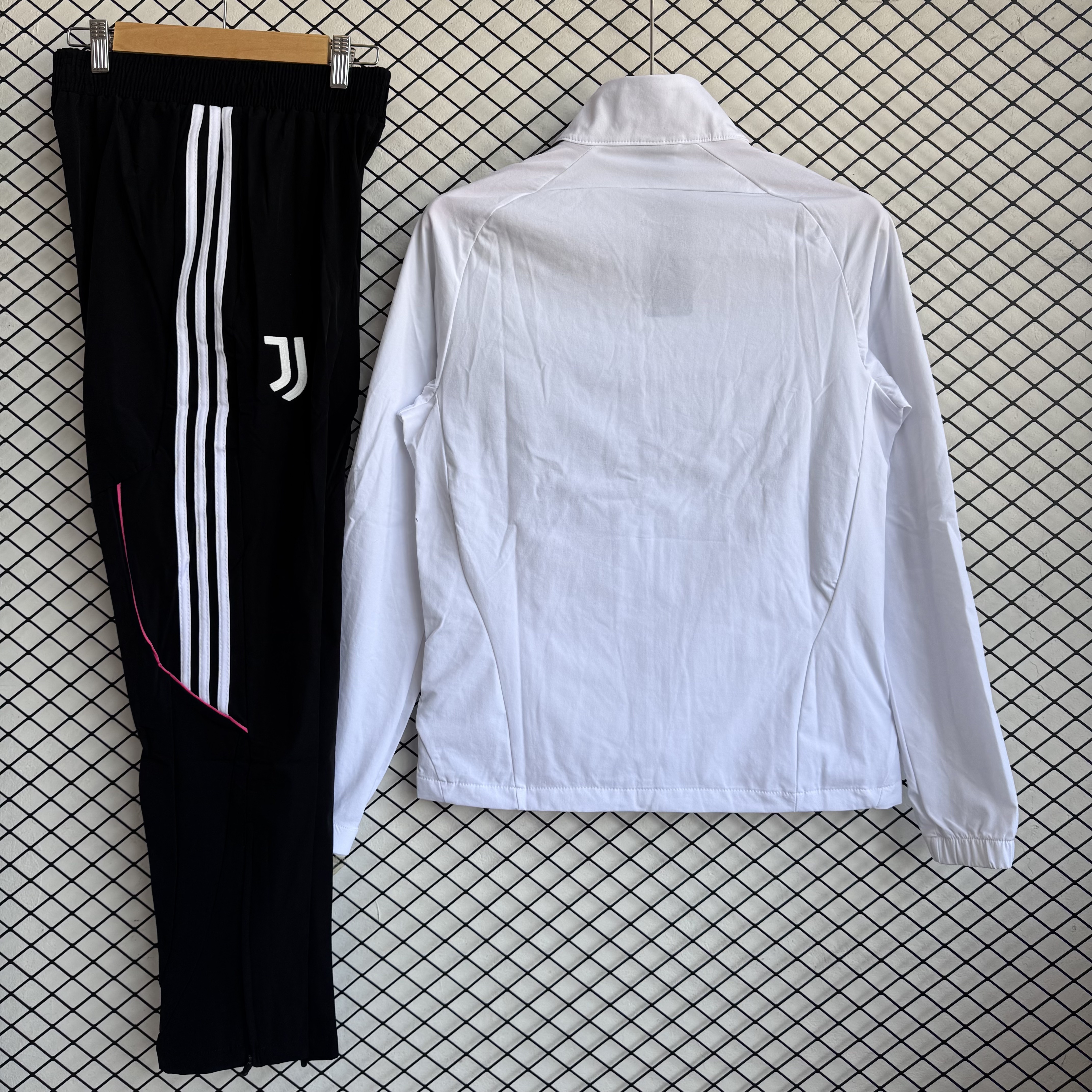 AlphaJersey-Juventus 25-26 Windbreaker Training Set - White Top and Black Pants
