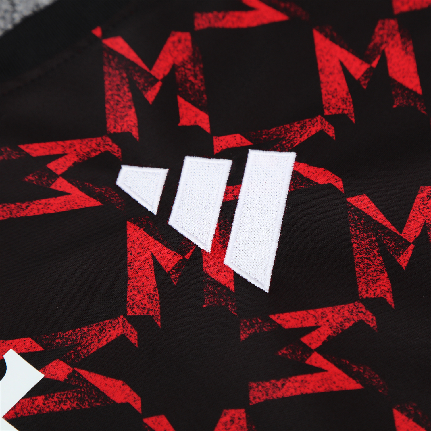 AlphaJersey-Manchester United 25-26 Pre-Match Vest Training Set - Red Top & Black Shorts