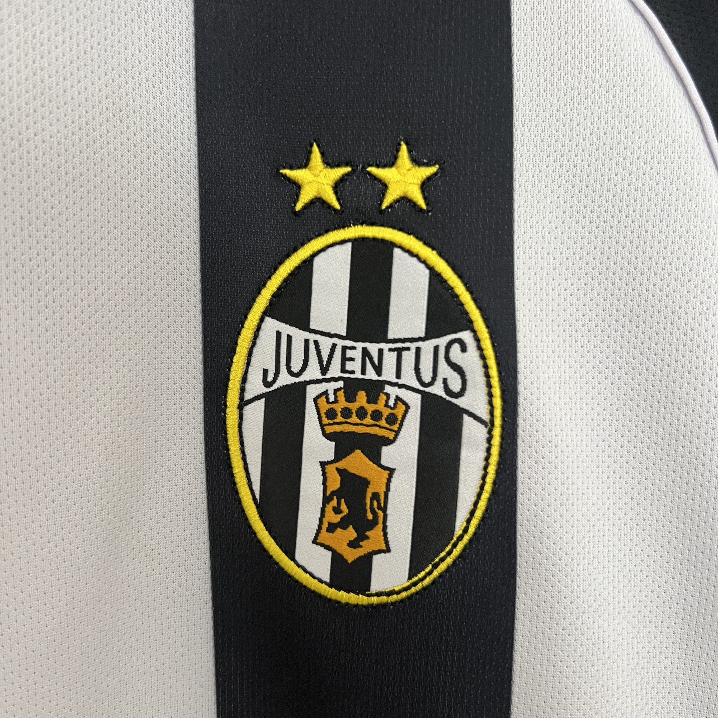 AlphaJersey-Retro Juventus 2002-03 European Home Jersey