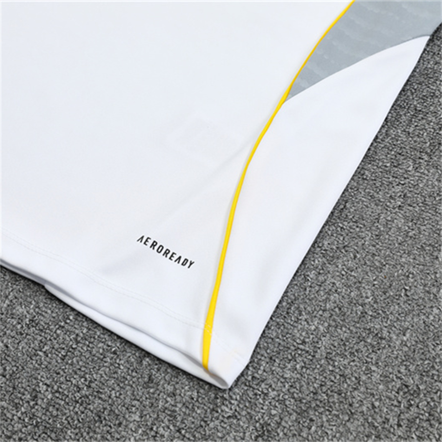 AlphaJersey-Real Madrid 25-26 Kids Long Sleeve Training Set - Yellow Line White Top and Black Shorts