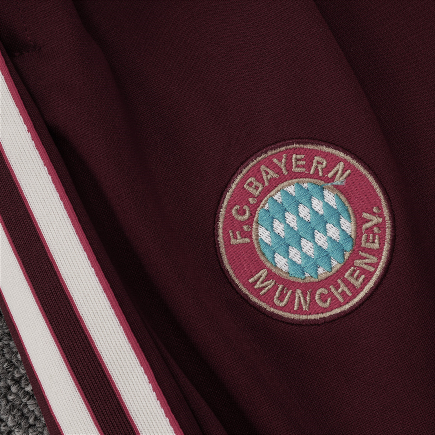 AlphaJersey-Bayern Munich 25-26 Throwback Trefoil Long Sleeves Training Set - Deep Red