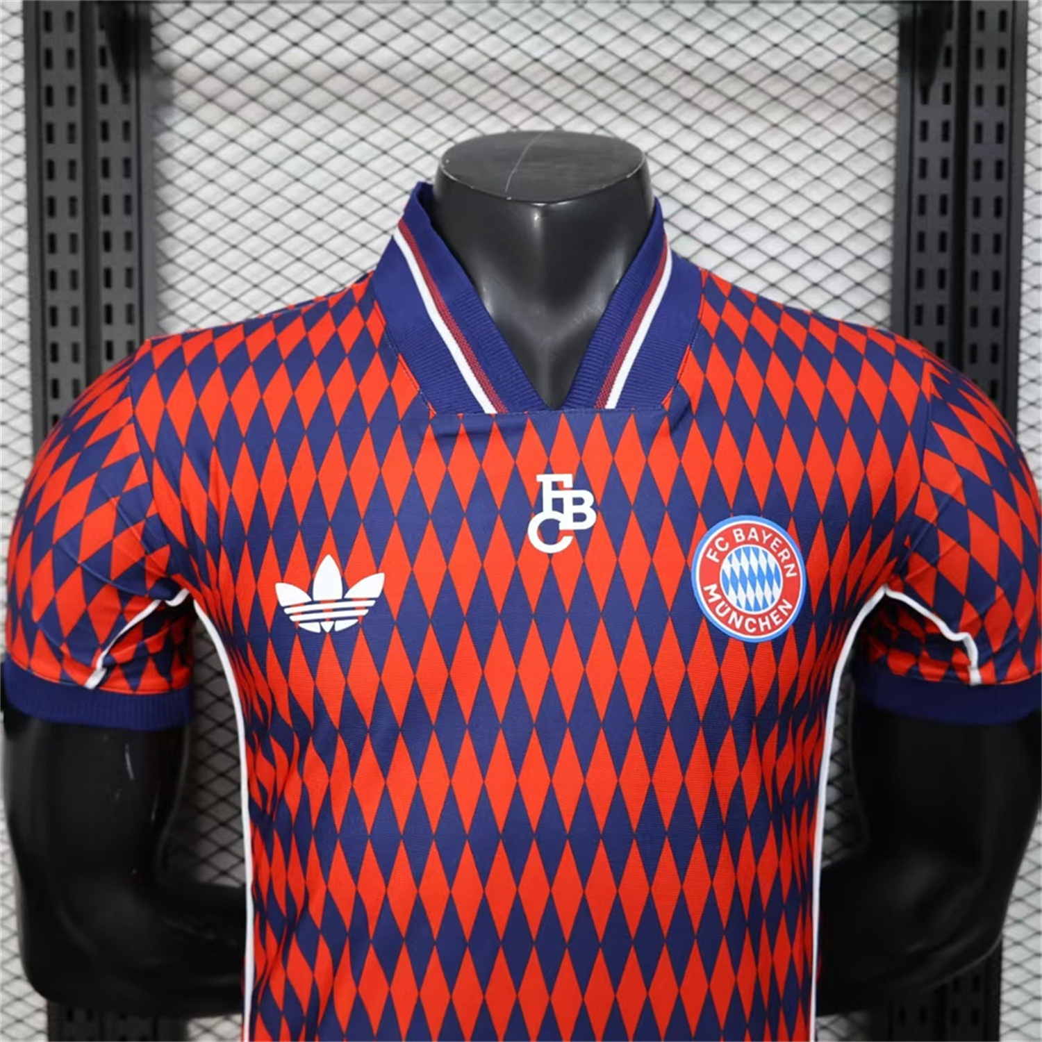 AlphaJersey-Bayern Munich 25-26 Trefoil Retro Style Red And Deep Blue Jersey - Player Version
