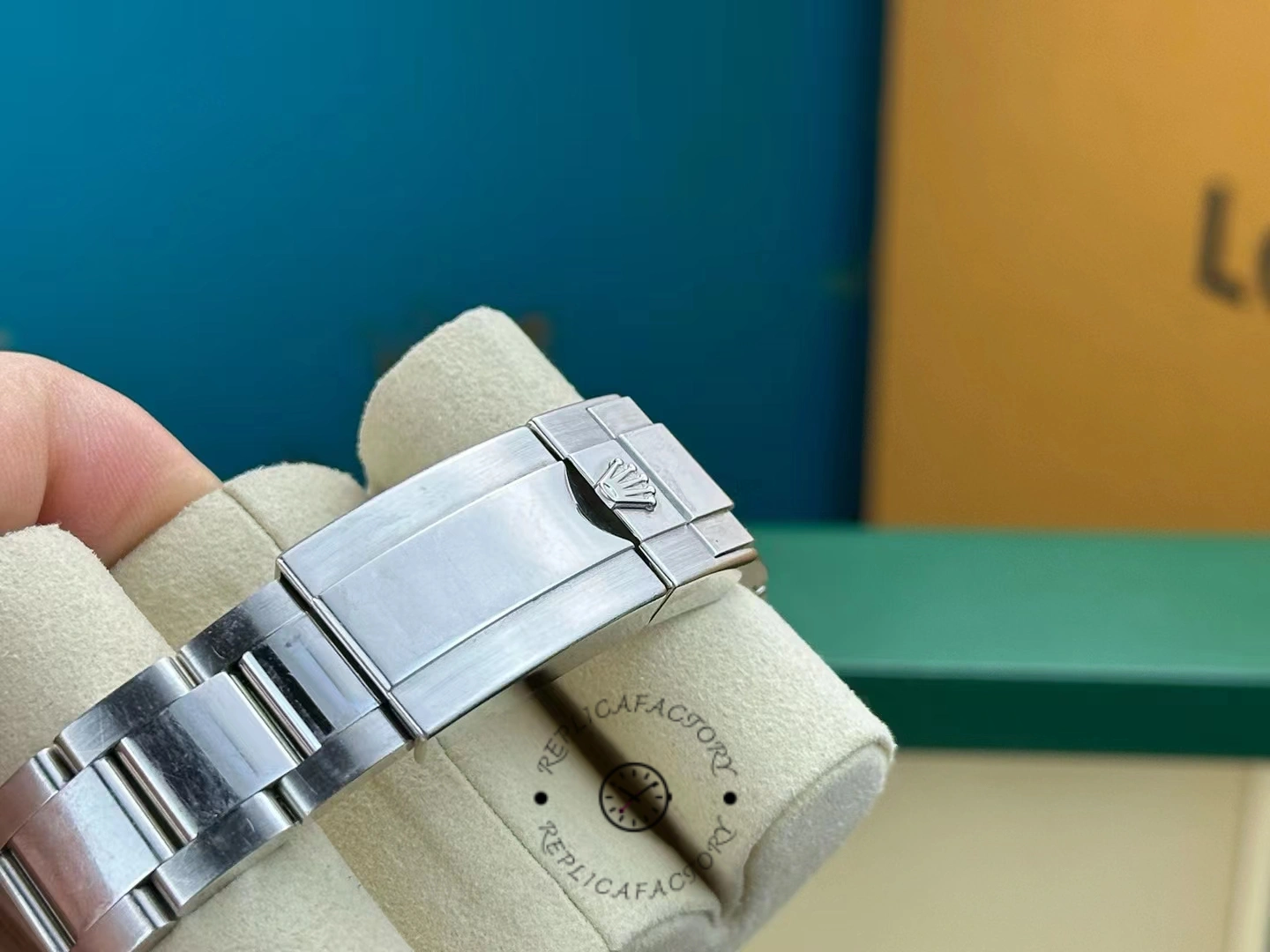 Clasp view of the Rolex Daytona 116506 showing the engraved Rolex crown on the folding clasp.