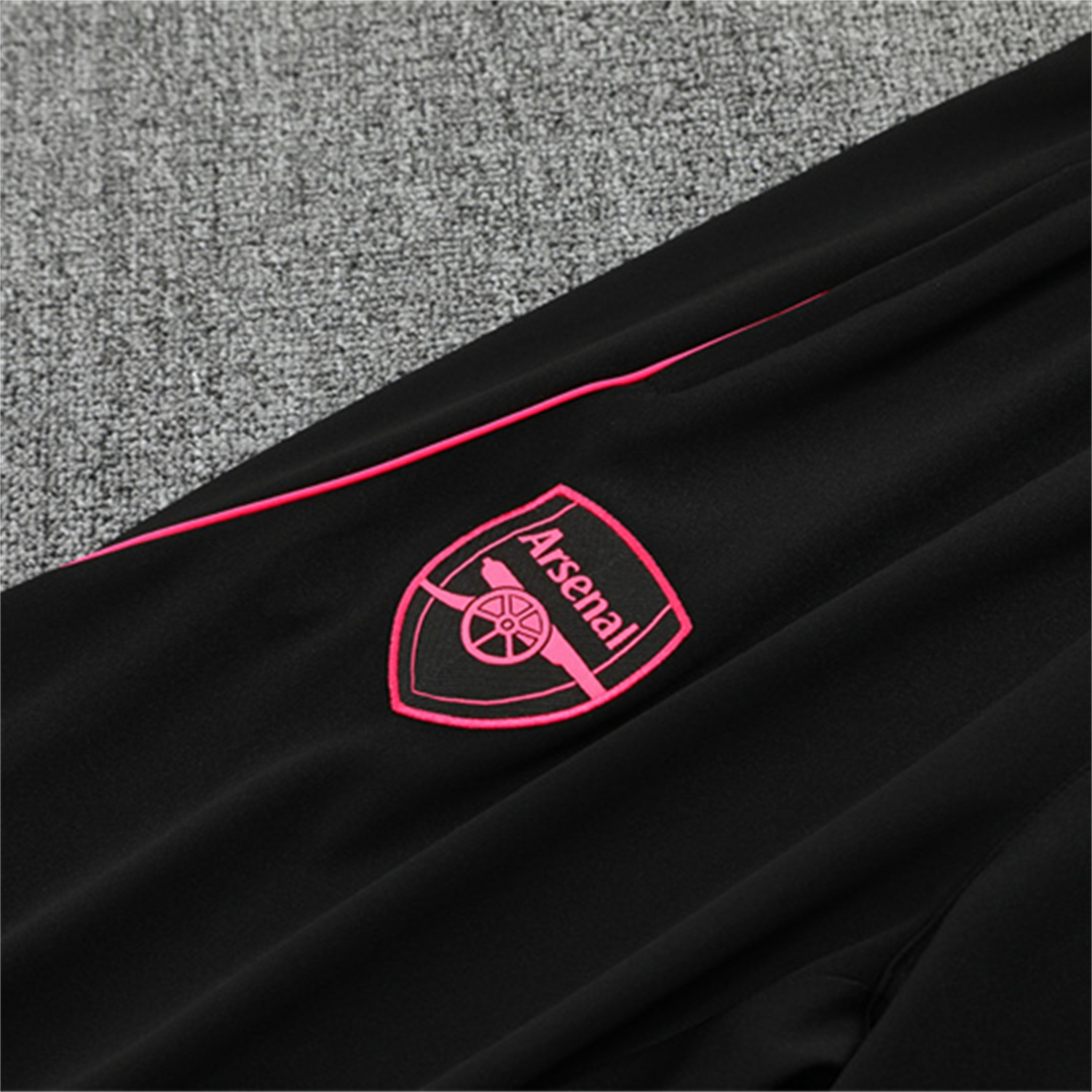 AlphaJersey-Arsenal 25-26 Long Sleeve Training Set - Pink Logo Black Top & Black Pants