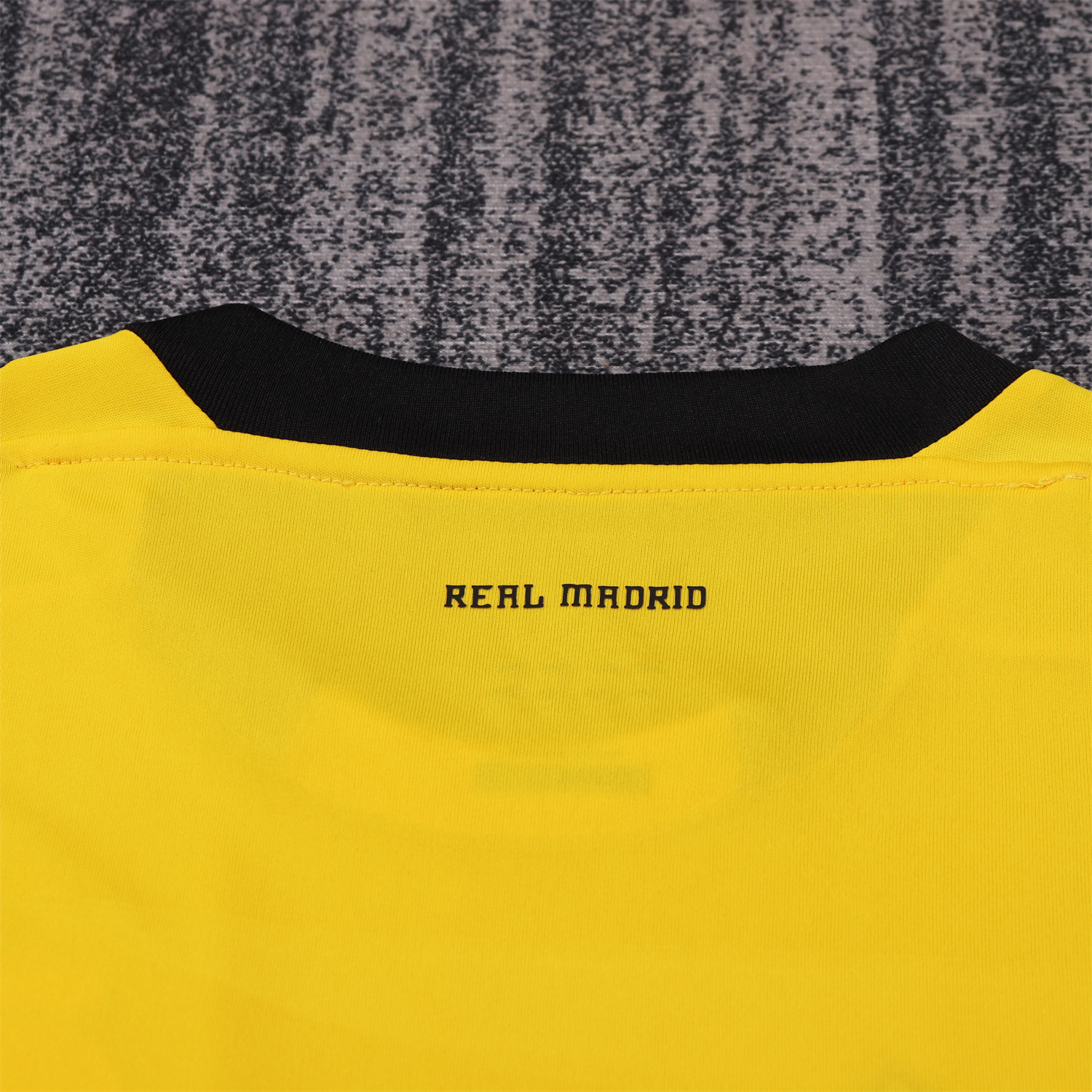 AlphaJersey-Retro Real Madrid 2011-12 Yellow Goalkeeper Kids Kit