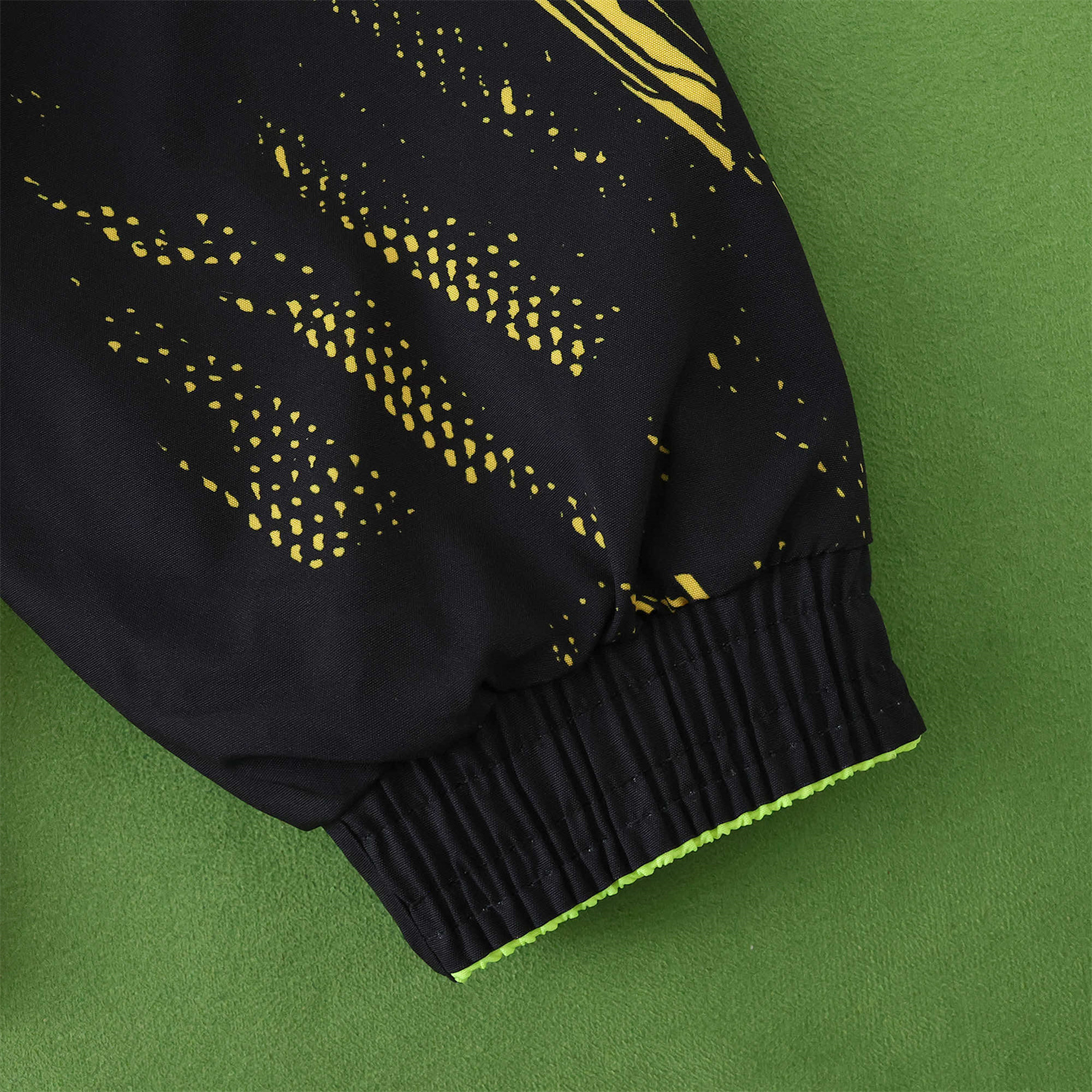 AlphaJersey-Dortmund 25-26 Double Sided Reversible Windbreaker - Green & Yellow