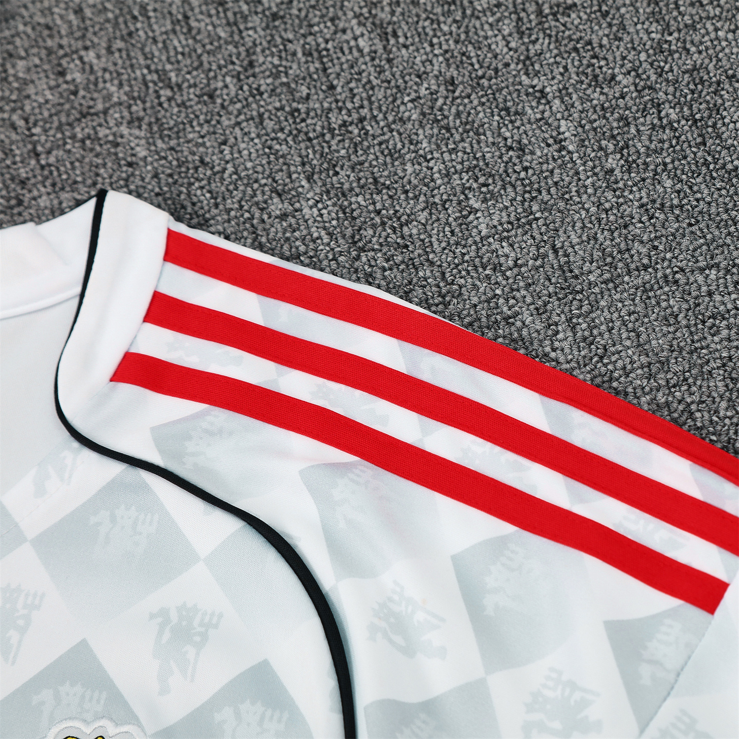 AlphaJersey-Manchester United 25-26 Short-Sleeve Training Set - Red Edge White Top & Black Shorts