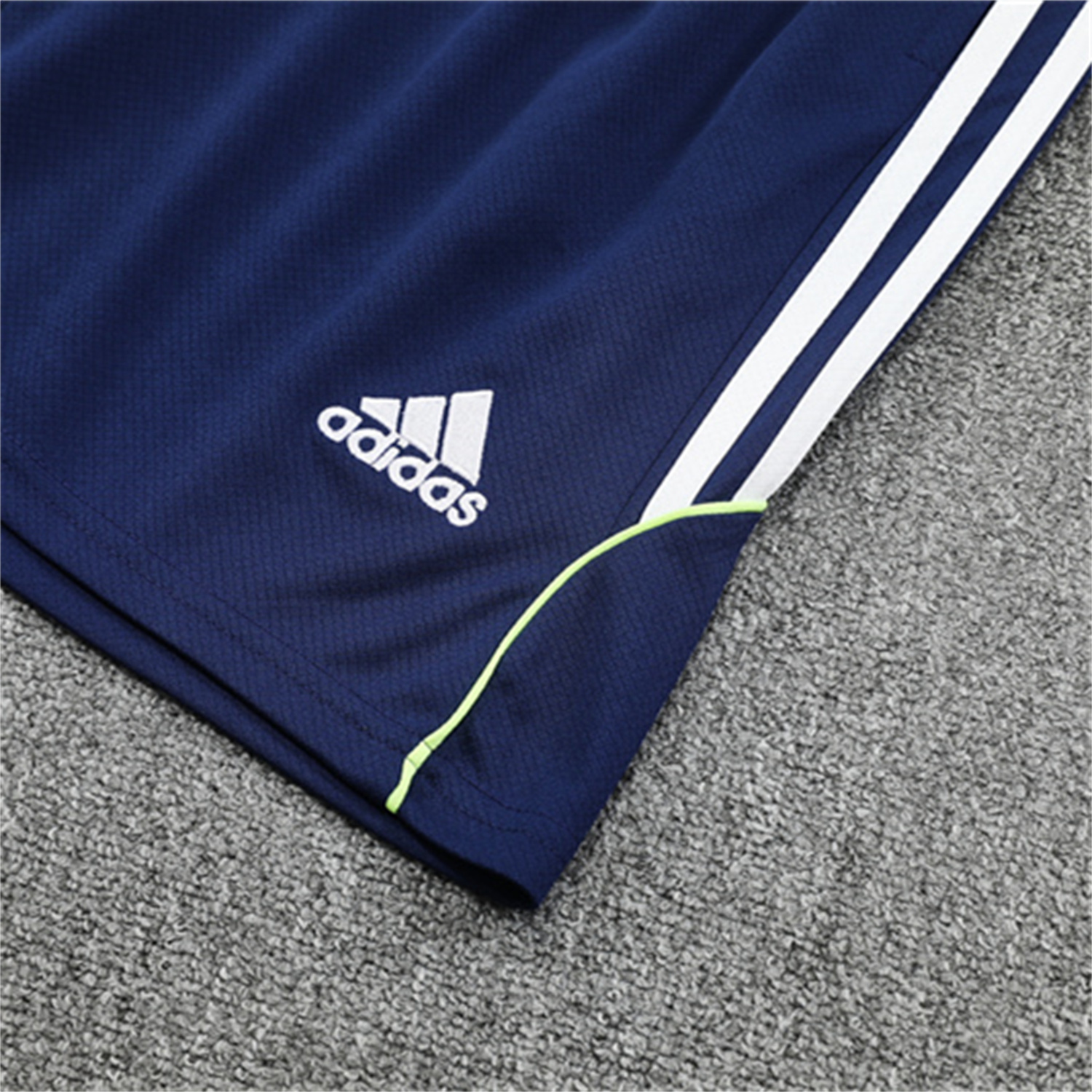AlphaJersey-Real Madrid 25-26 Kids Short-Sleeve Training Set - White Urban Purist Style Top and Blue Shorts
