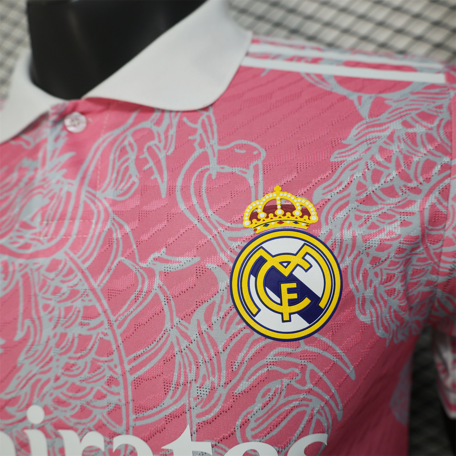 AlphaJersey-Real Madrid 25-26 Pink and White Gradient Chinese and Western Style Dragon Jersey - Player Version