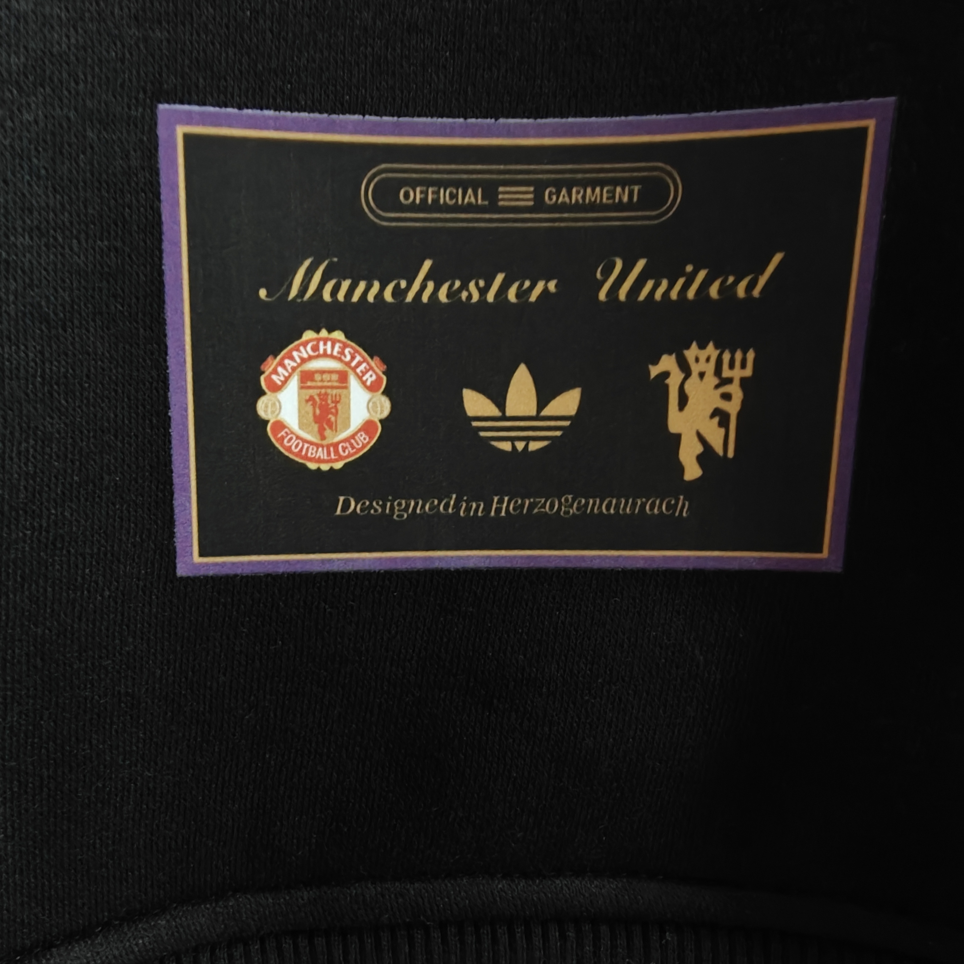 AlphaJersey-Manchester United 25-26 Originals Terrace Icon Unisex Pullover Hoodie with Yellow Logo