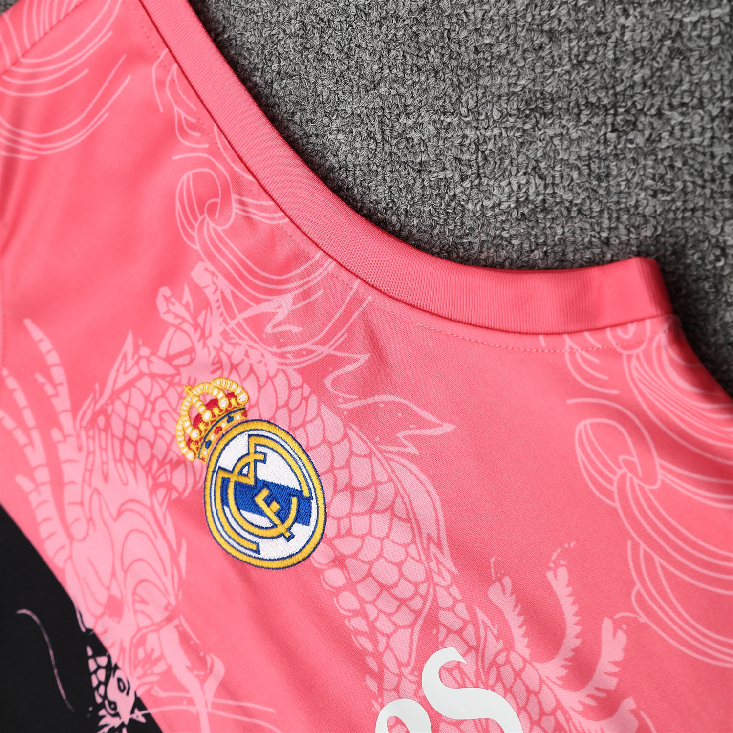 AlphaJersey-Real Madrid 25-26 Vest Training Set - Pink-Black Dragon Vest & Black-White Shorts