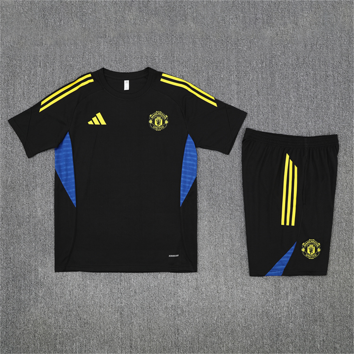 AlphaJersey-Manchester United 25-26 Short-Sleeve Training Set - Black Top & Black shorts