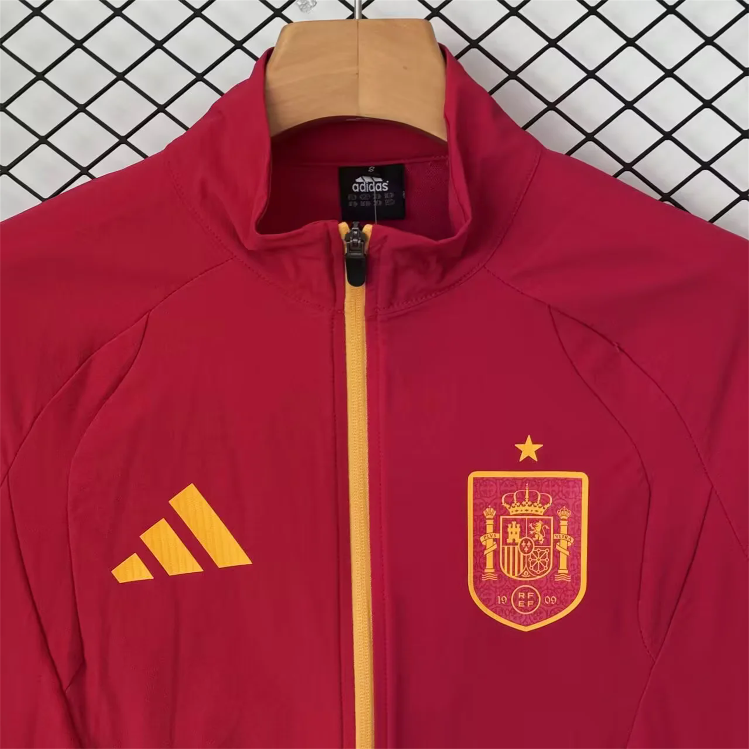 AlphaJersey-Spain 2026 Windbreaker Training Set - Red Top and Black Pants