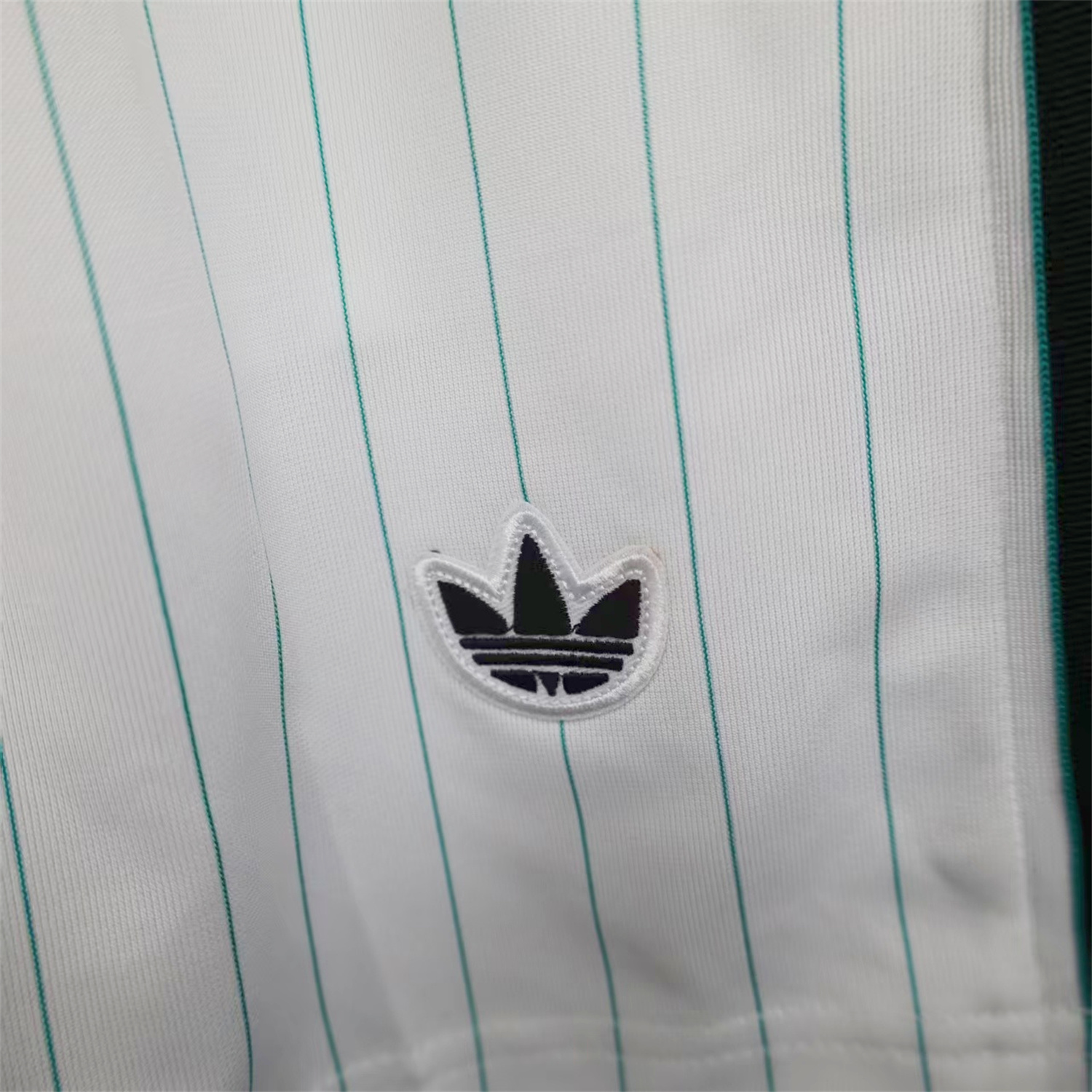 AlphaJersey-Liver.pool 25-26 Trefoil White Travel Shorts - Player Version