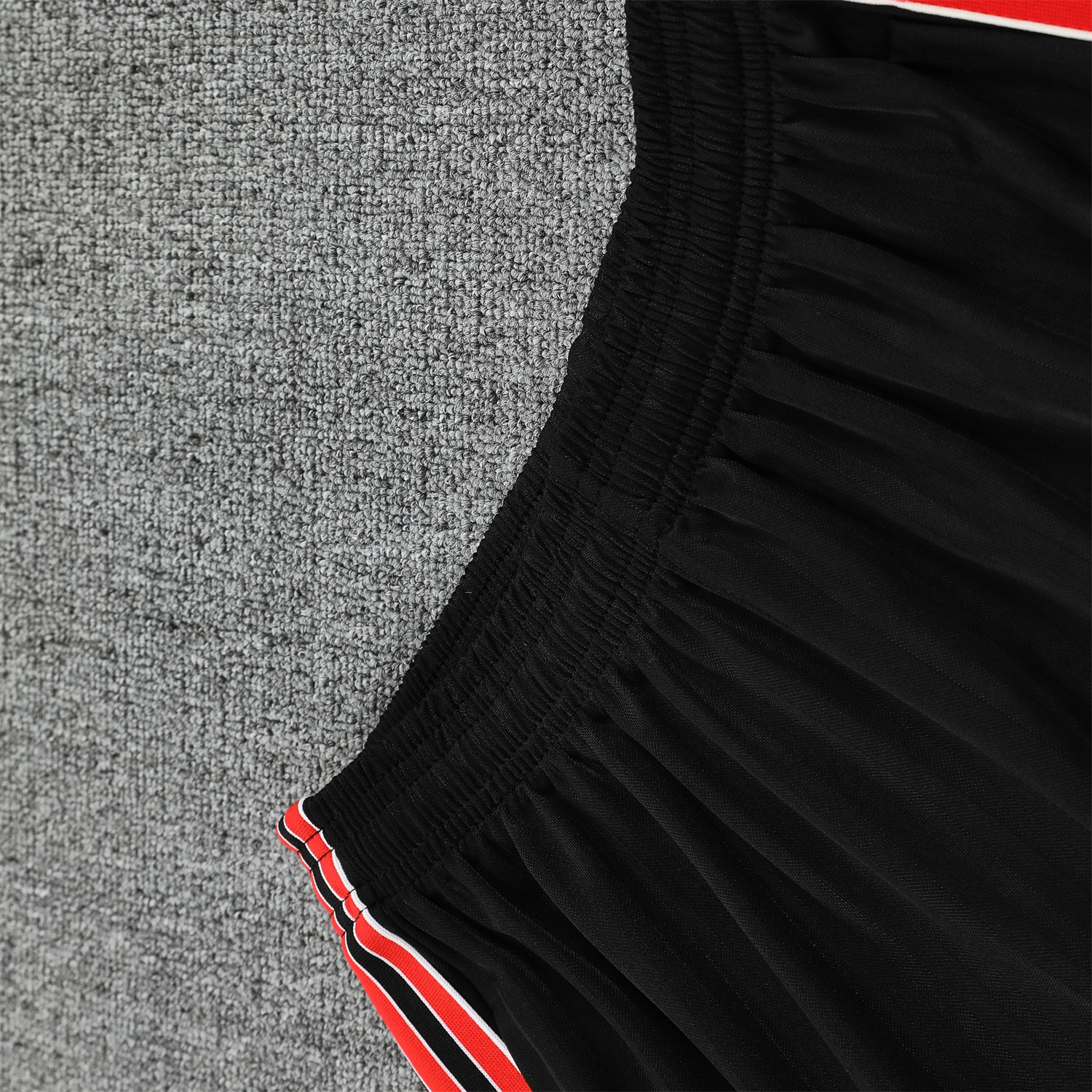 AlphaJersey-Manchester United 25-26 Vest Training Set - Red Retro Logo Black Vest & Black Shorts