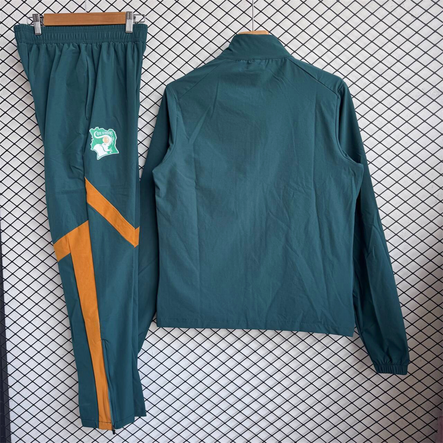 AlphaJersey-Ivory Coast 2026 Windbreaker Training Set - Green With Orange Top and Pants