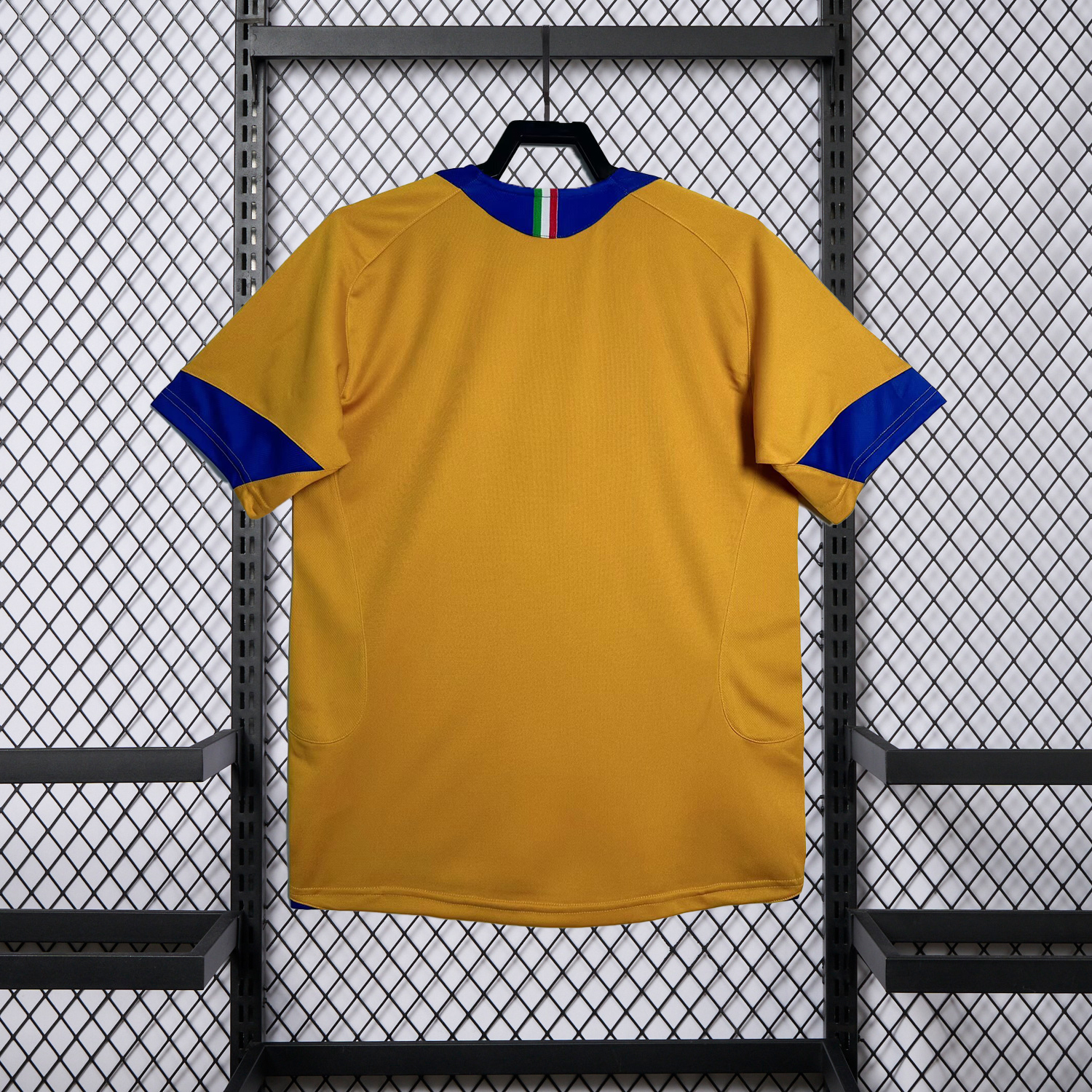 AlphaJersey-Retro Juventus 2005-06 Third Jersey