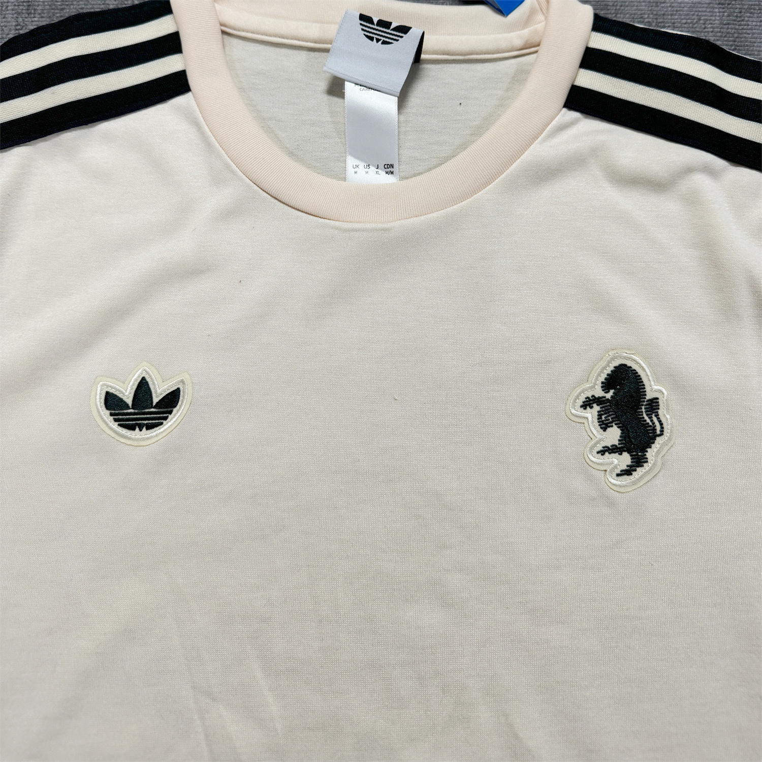 AlphaJersey-Juventus 25-26 Black And Cream Color Casual Jersey