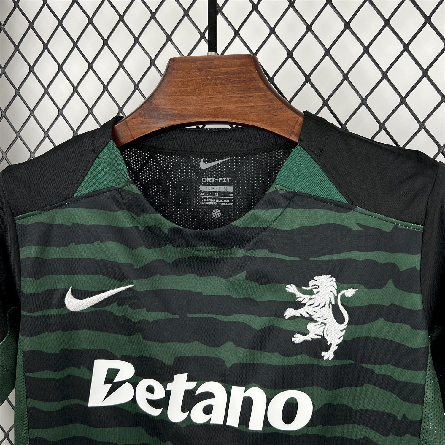 AlphaJersey-Sporting CP 25-26 Goalkeeper Green And Black Kids Kit
