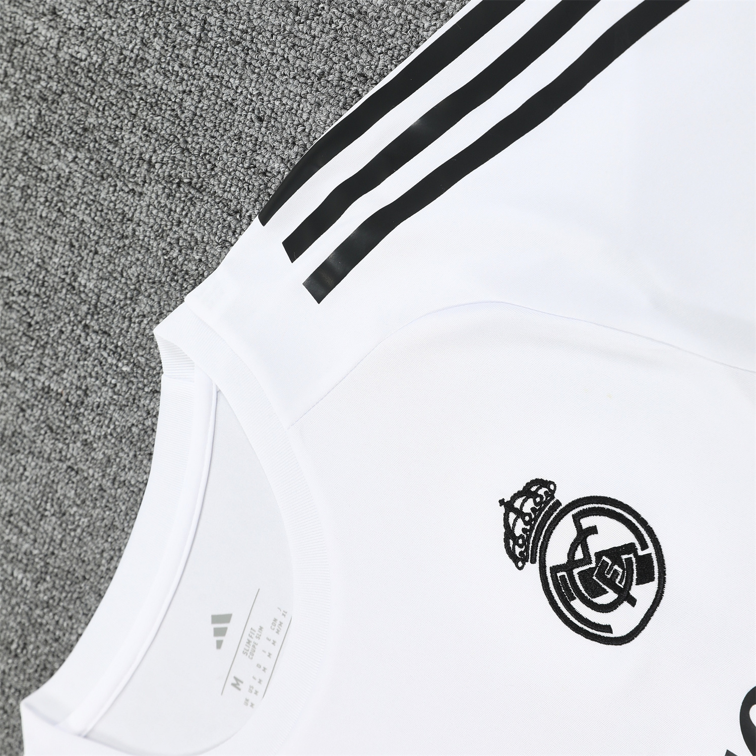 AlphaJersey-Real Madrid 25-26 Short-Sleeve Training Set - Grey And White Top & Black Shorts